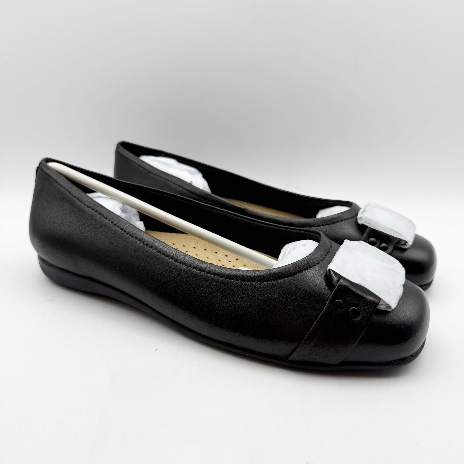Trotters Womens Sizzle Signature Flat US 8.5 WW EU 39 Black Leather Slip On NIB