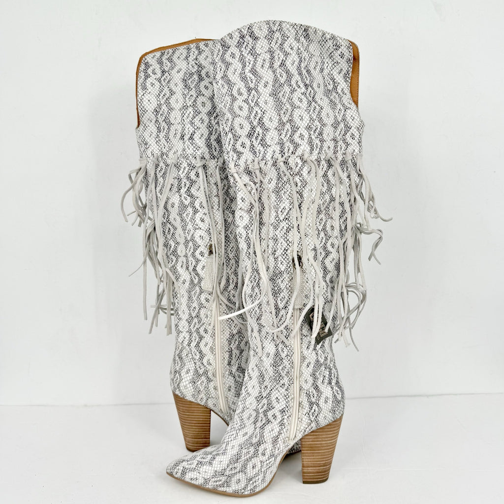 DINGO Womens Kitty Kat Fringe Cowboy Boots Size 8.5M White Snake Snip Toe NIB