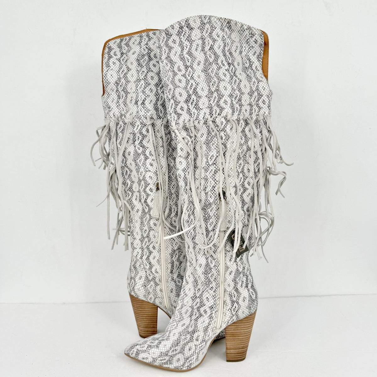 DINGO Womens Kitty Kat Fringe Cowboy Boots Size 8.5M White Snake Snip Toe NIB