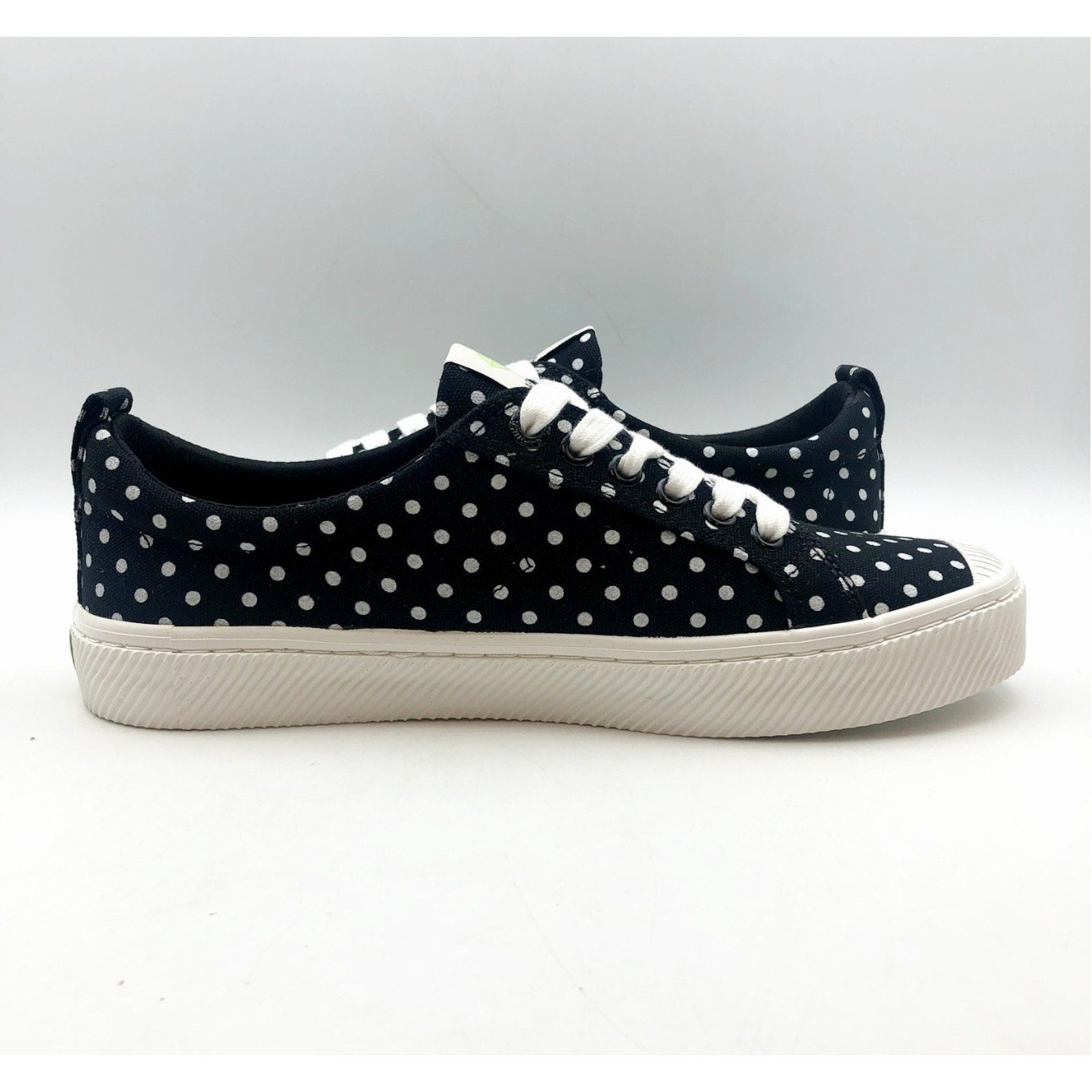 Cariuma Womens OCA Low Sneakers Size 7 Black White Polka Dot Canvas NIB