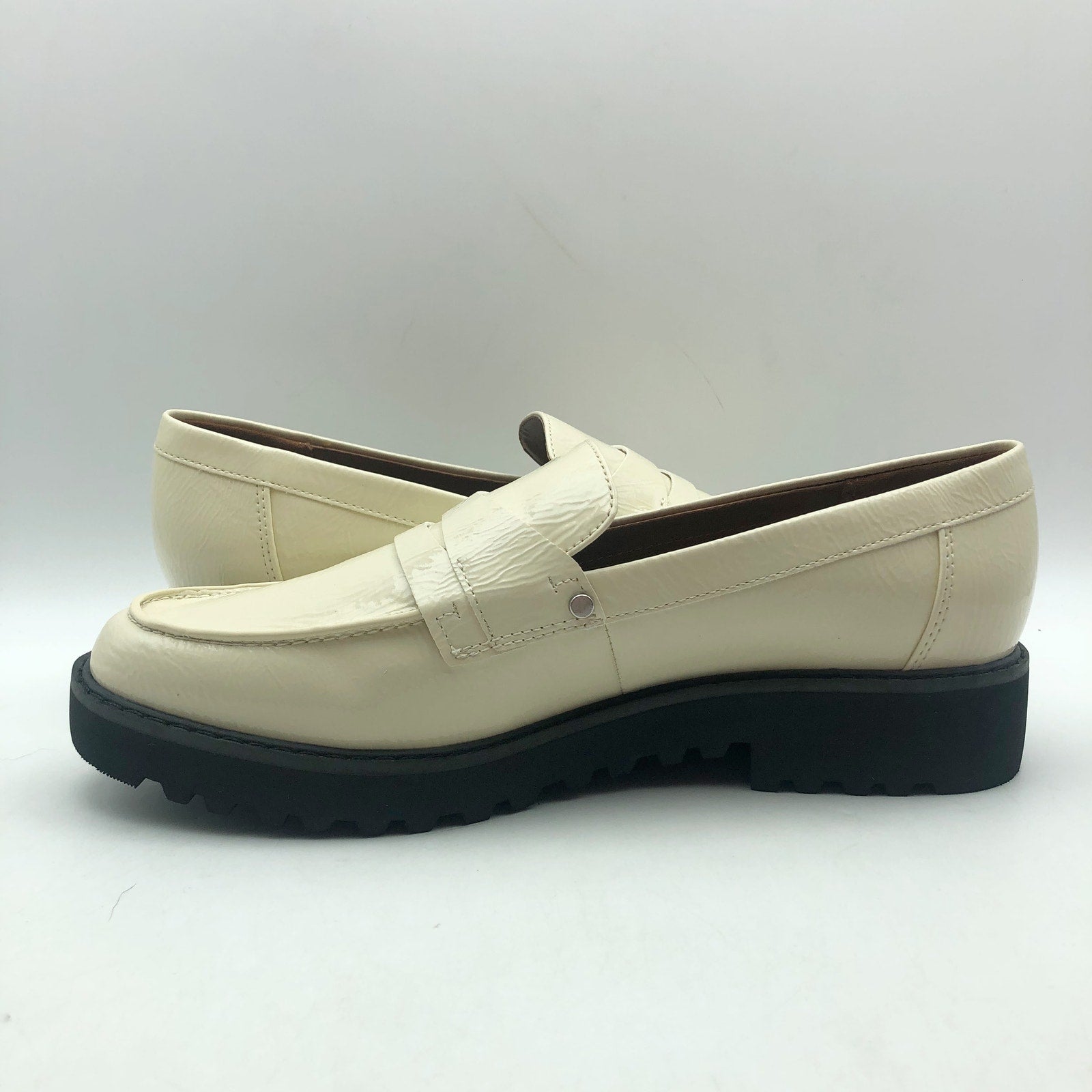 Franco Sarto Womens Cassandra Loafers US 7.5 Cream Vegan Patent Leather NIB