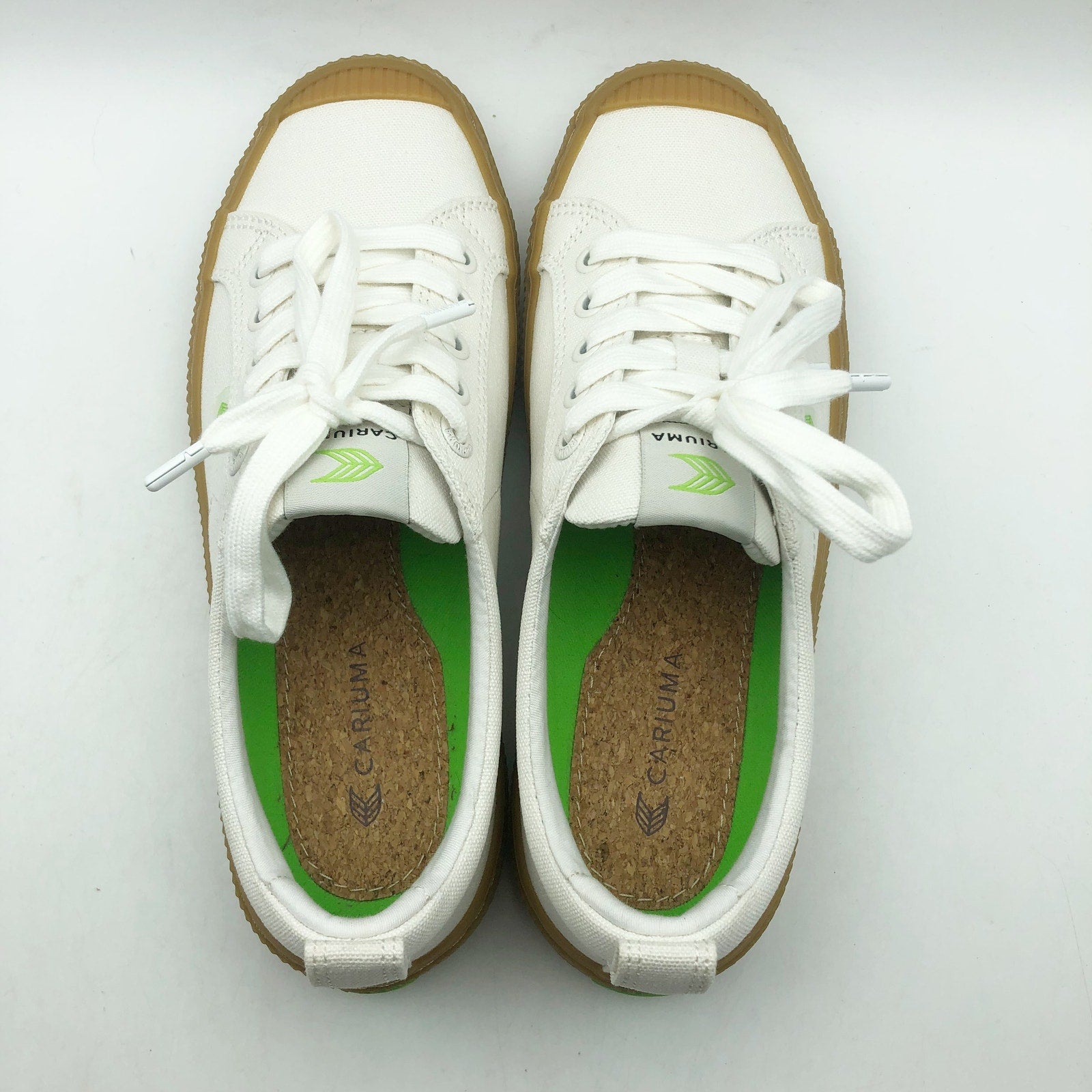 Cariuma Women's Oca Low Gum Canvas Sneaker Size 8 Off White Tan NIB