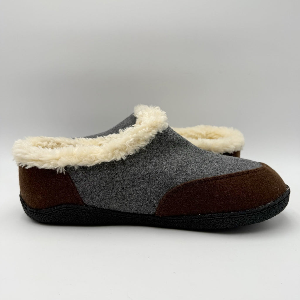 Kamik Mens Cabin Slippers Size 11 EU 44 Dark Brown Felt Microsuede NWOB