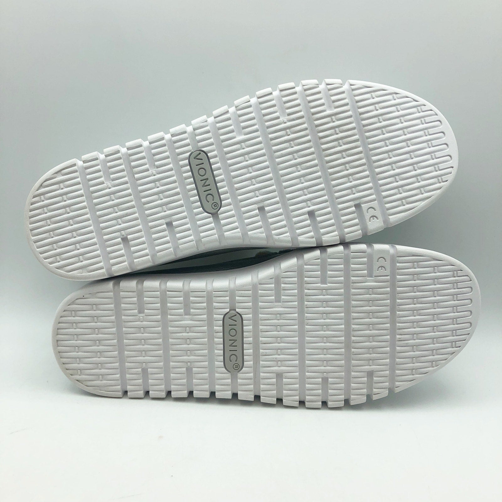 VIONIC Womens Uptown Loafers Size 8.5 Wide Silver Metallic Leather Slip-ons NIB