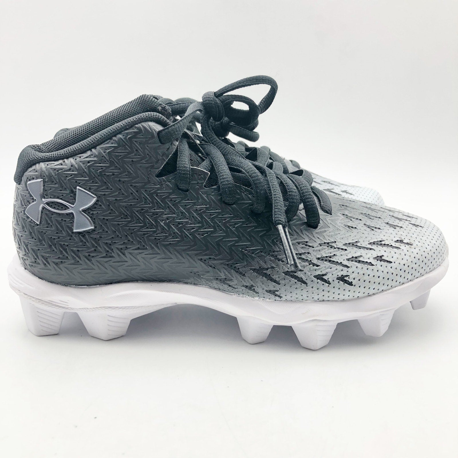 Under Armour Spotlight Fran 4.0 Football Cleats Youth 5.5 Black White NWOB