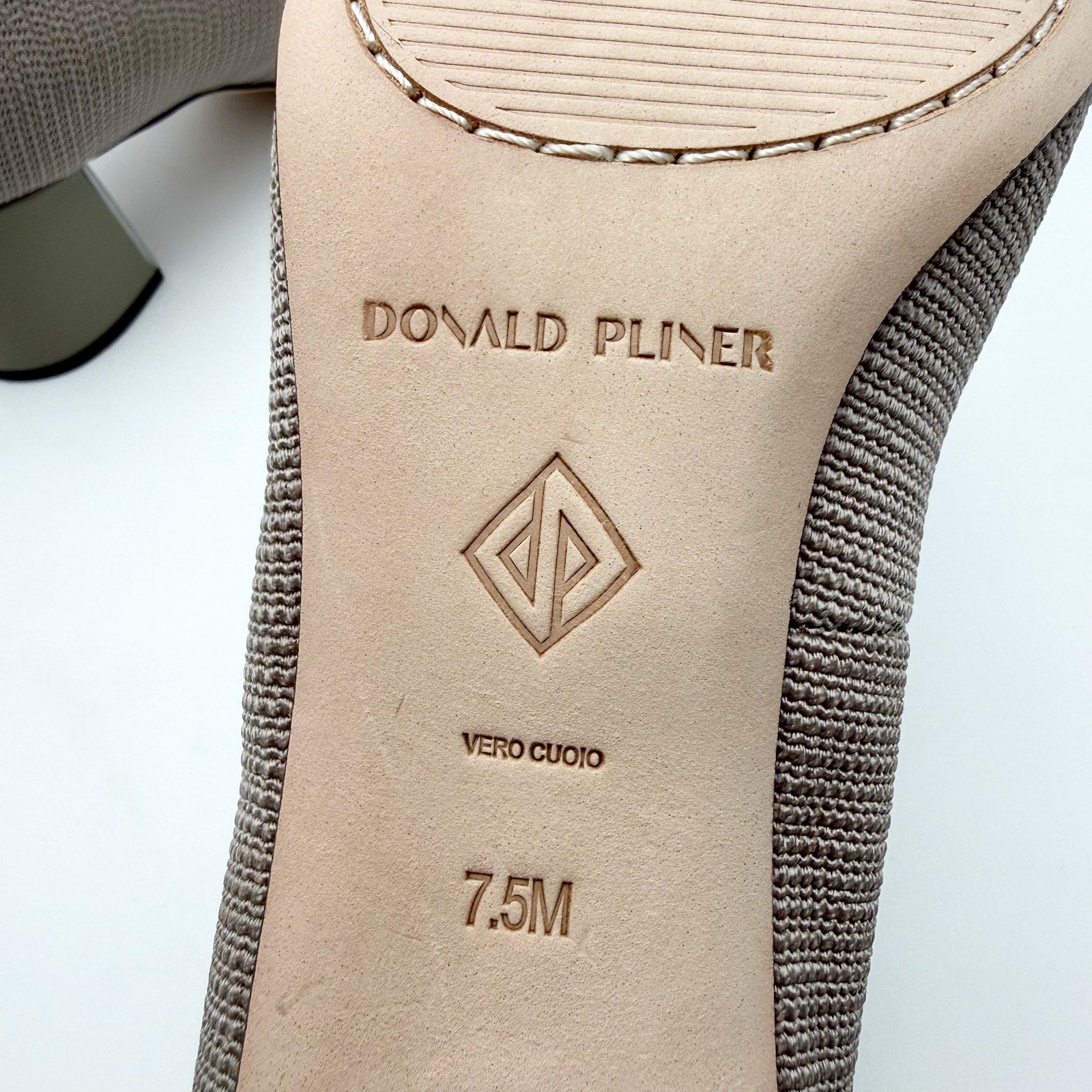 Donald Pliner Womens Suzette Heels Size 7.5 M Taupe Stretch Knit Pumps NIB
