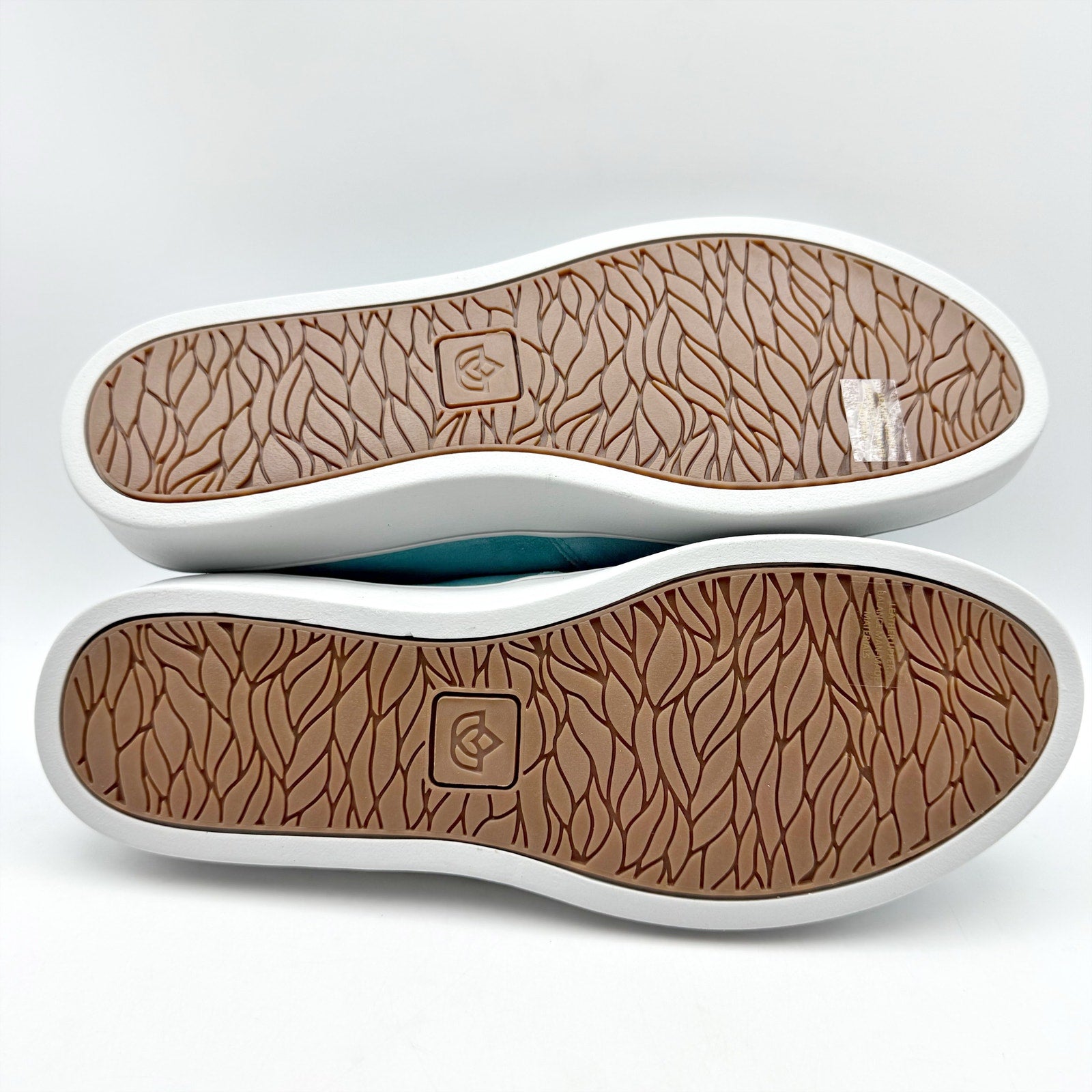 Spenco Womens Saylor Slip On Casual Shoes Size 8 WIDE Blue Leather NIB