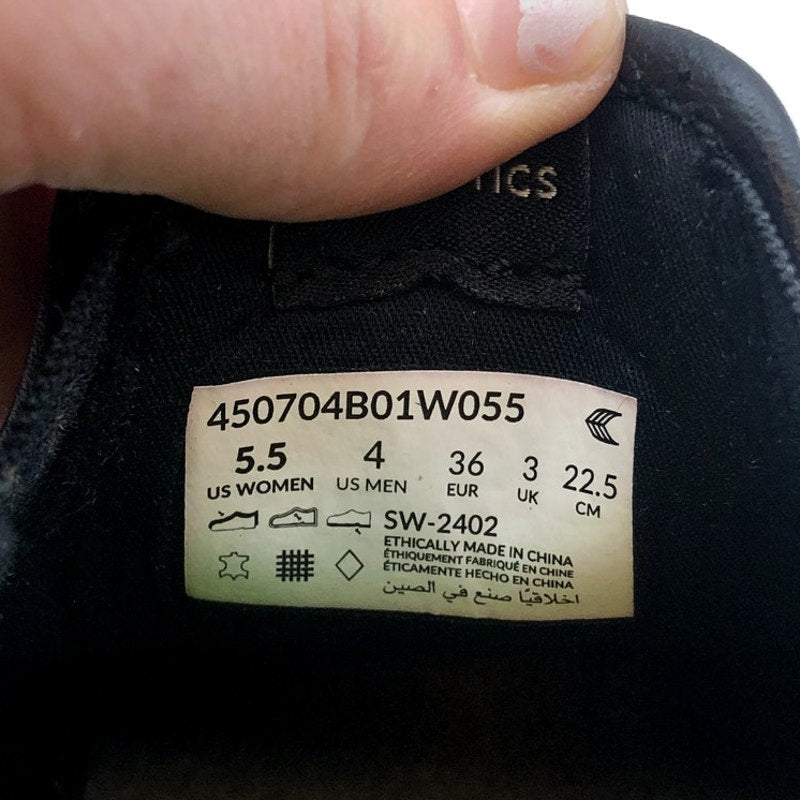 Cariuma Womens  Slip On Sneaker Size 5.5 Black Premium Leather NIB