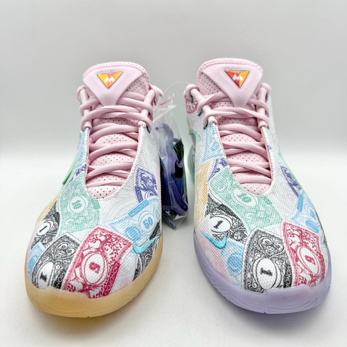 Nike Monopoly LeBron XXII 22 QS Currency Athletic Shoes Mens 10 White Pink NIB