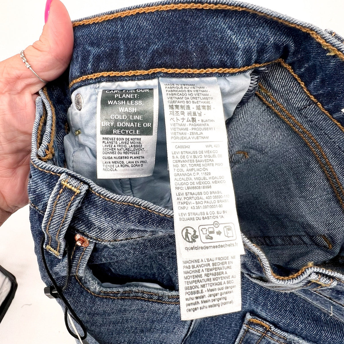 Levi's Womens Ribcage Straight Jeans 26x32 SIZE 2 Valley View 790780007 NWOT