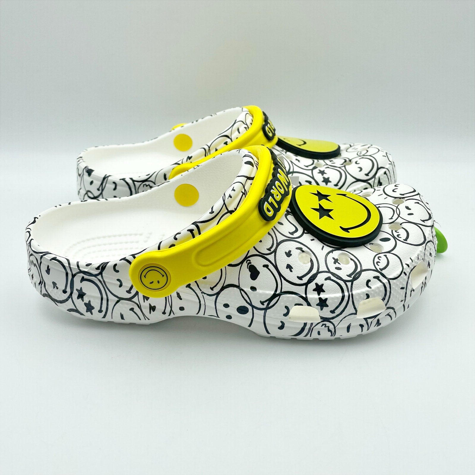 Crocs Smiley World Clogs Kids 4 Youth WOMENS 6 White Yellow NWT