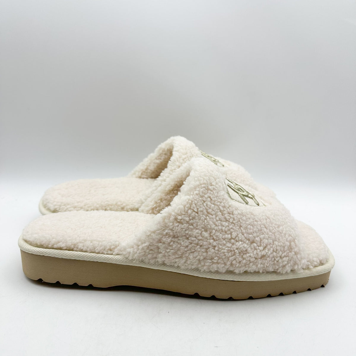 ARIAT Womens Cozy Chic Fuzzy Slippers Size 11 Cream Slide Sandals NWOB