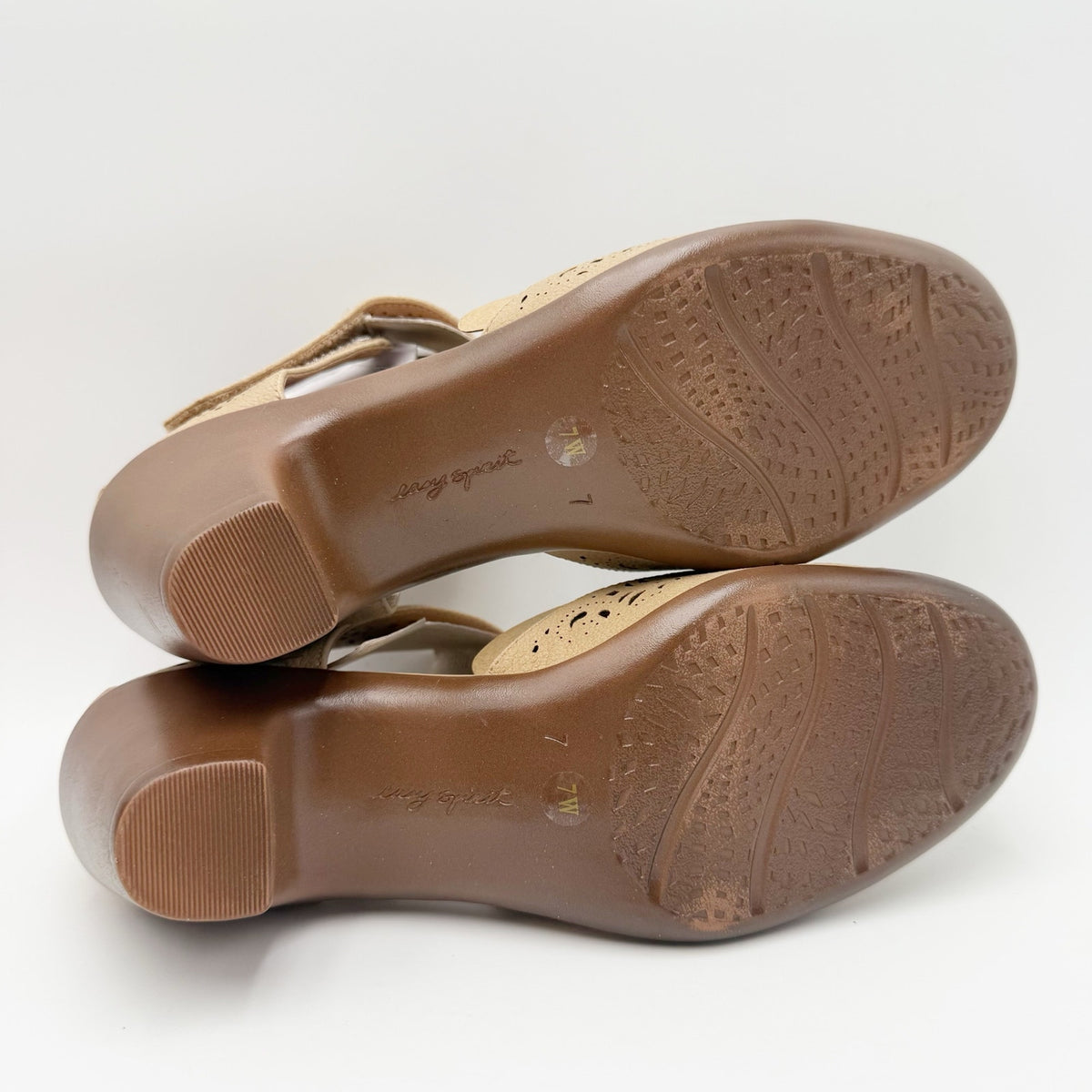 Easy Spirit Womens Cindie Pumps Size 7 Wide Tan Beige Leather NWOB