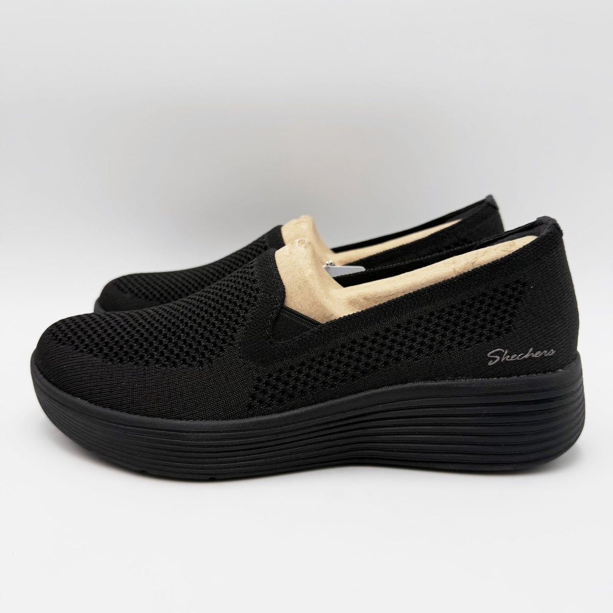 Skechers Womens Laguna Adore Her Sneakers Size 7.5 Black Arch Fit Slip On NIB