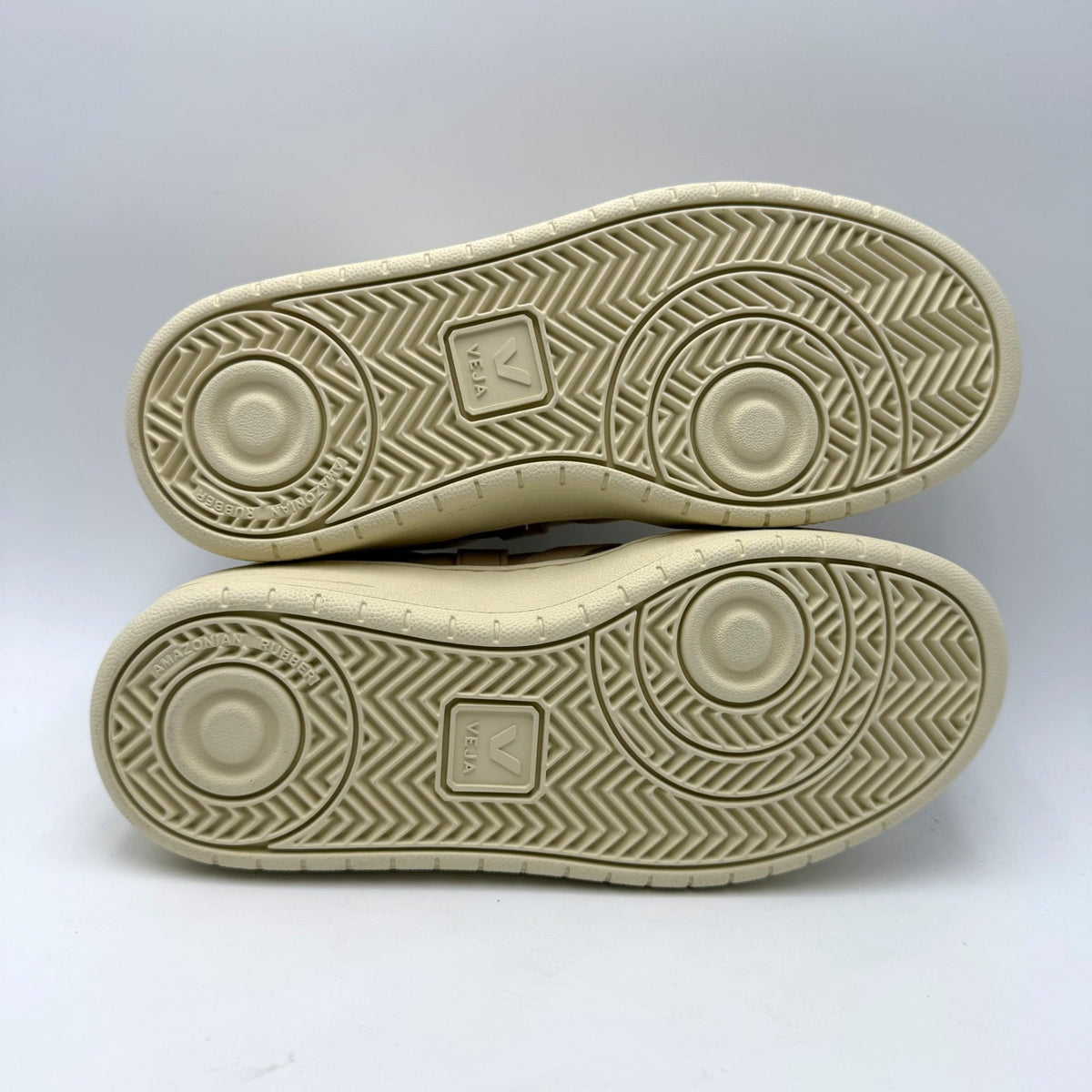 Veja Womens V-90 O.T. Leather Sneakers Size 4 EU 35 Cashew Oat Cream Beige NIB
