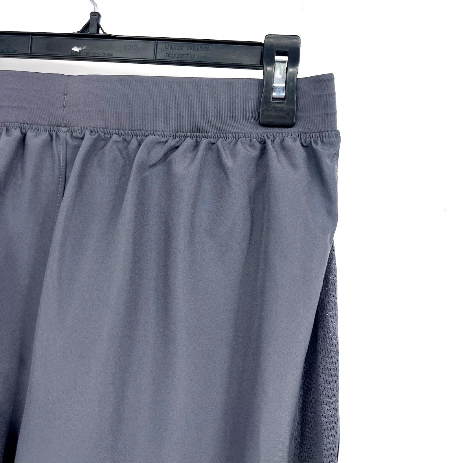 UNDER ARMOUR Men's UA Launch 2-in-1 Athletic Shorts Medium Gray 7" Inseam NWT