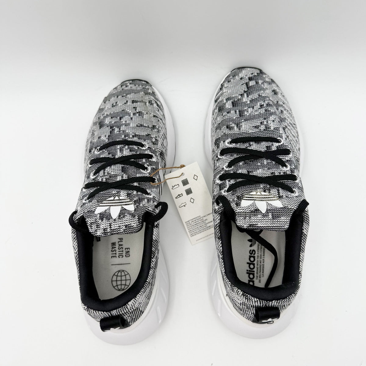 Adidas Kids Swift Run 22 Athletic Shoes Size 5 Grey White Running NWT