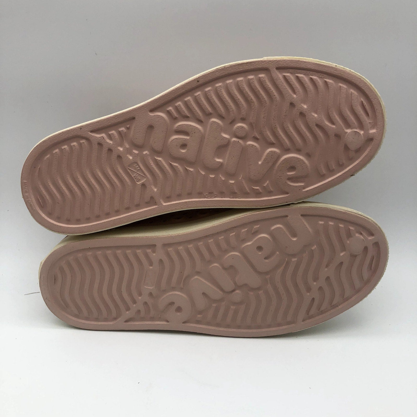 Native Jeffersons Unisex Slip On Shoes Womens 6 Chameleon Pink Waterproof NIB