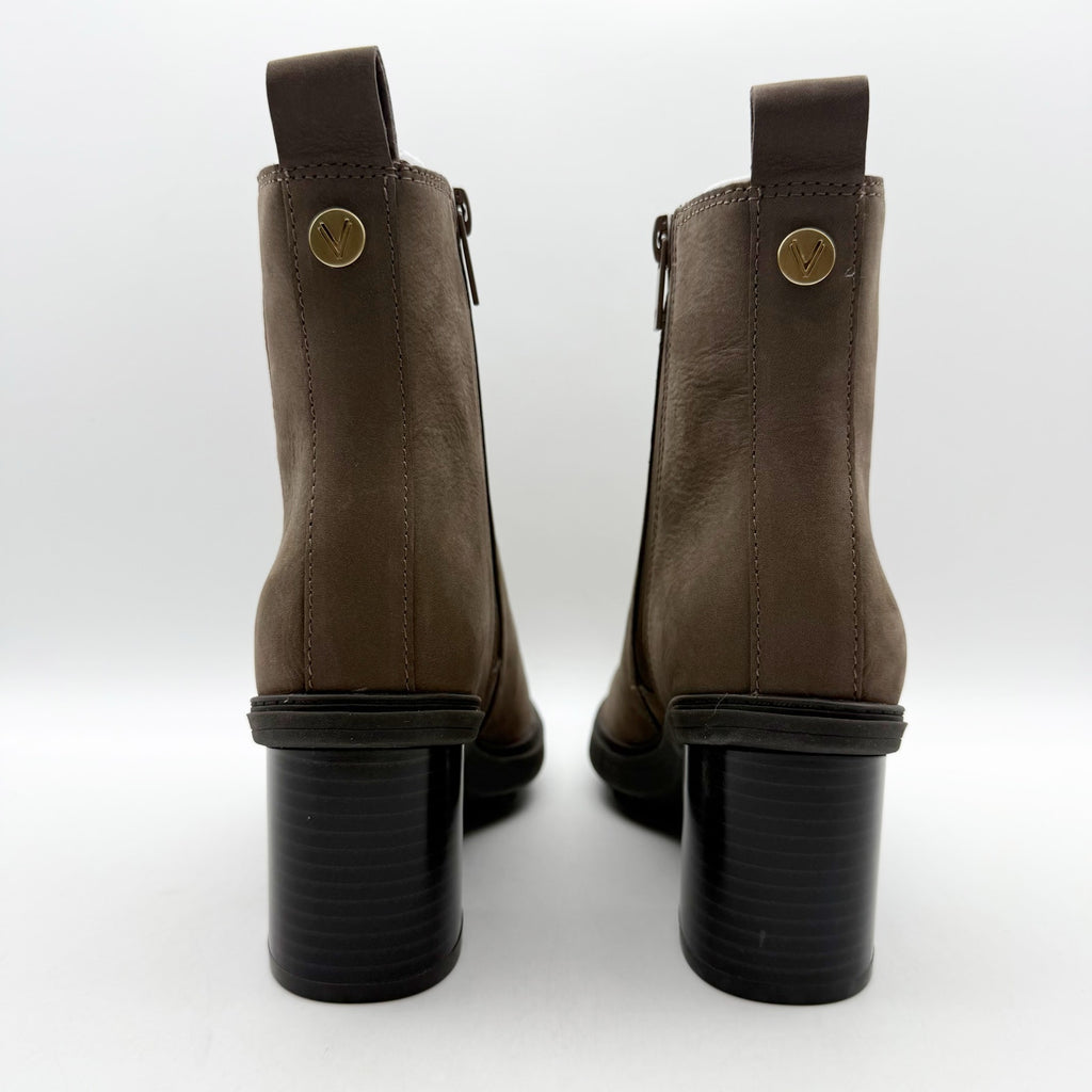 Vionic Womens Truckee Heeled Ankle Booties US 7.5 WIDE Brown Leather WP NIB