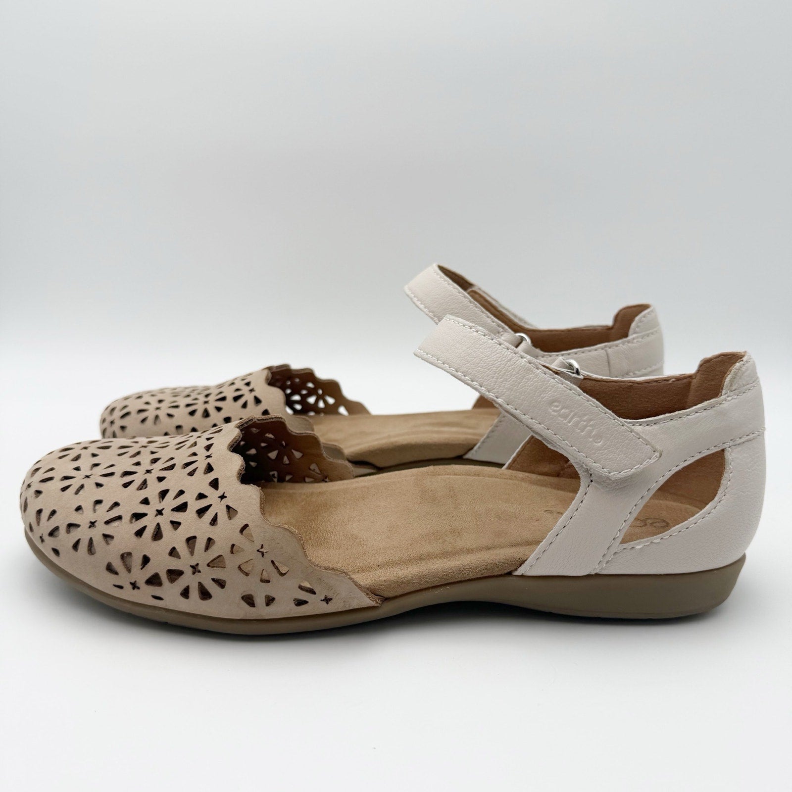 Earth Womens Betti Flats Size 9.5 M Ivory White Leather Perforated Scalloped NIB