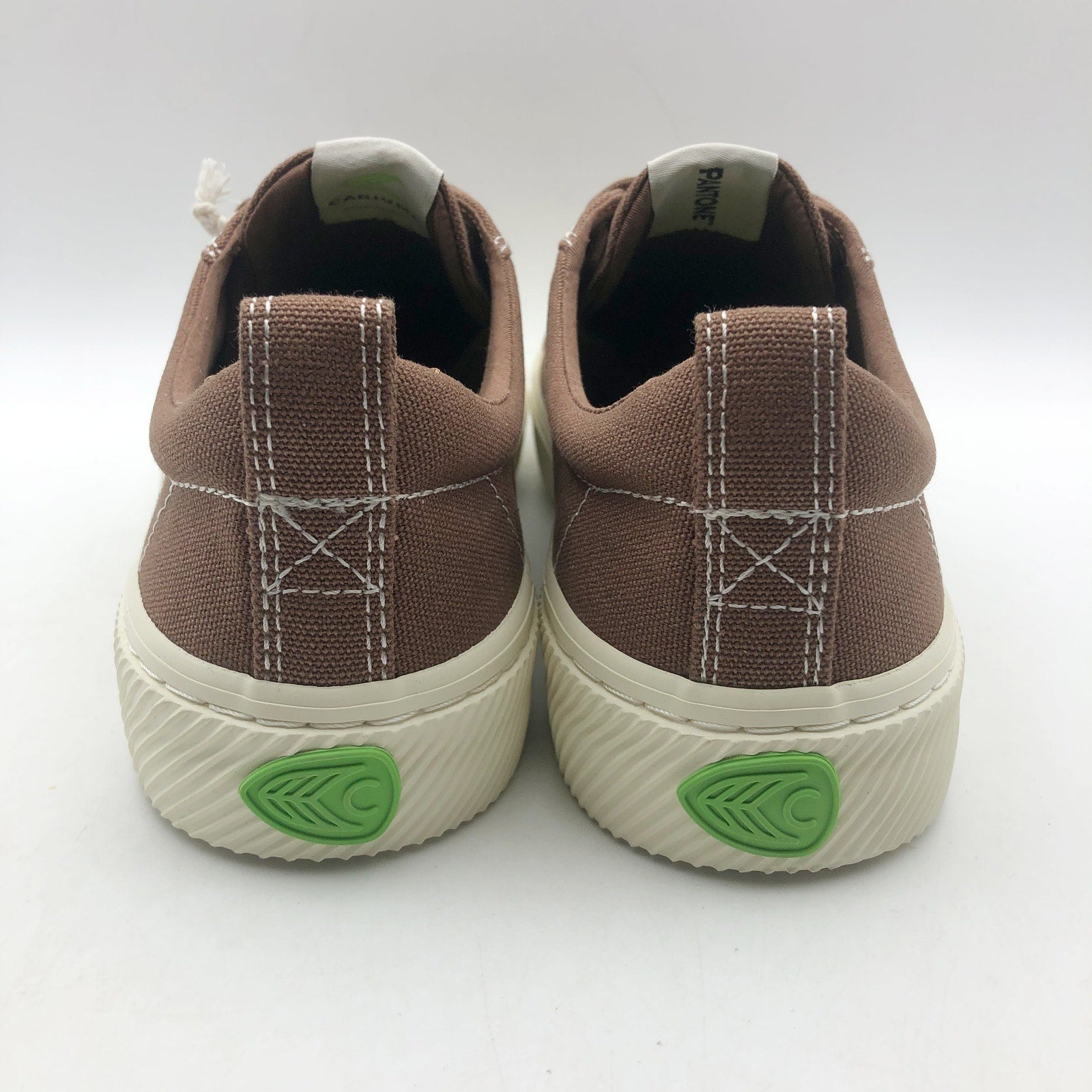 Cariuma Womens OCA Low Canvas Sneaker Size 9 Brown Pantone Contrast Thread NIB