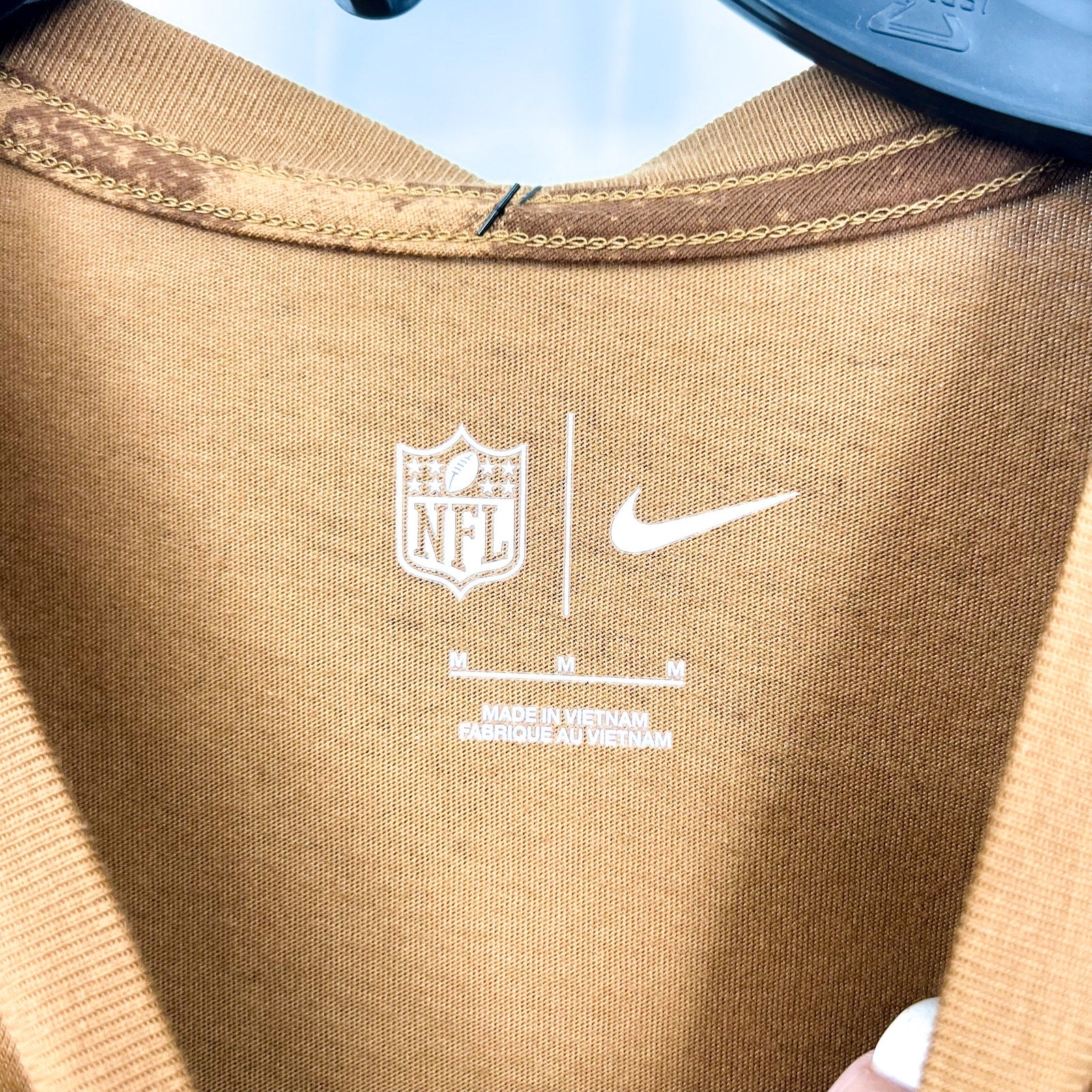 NIKE Mens Carolina Panthers Long Sleeve T-Shirt Medium Brown Salute Service NWT