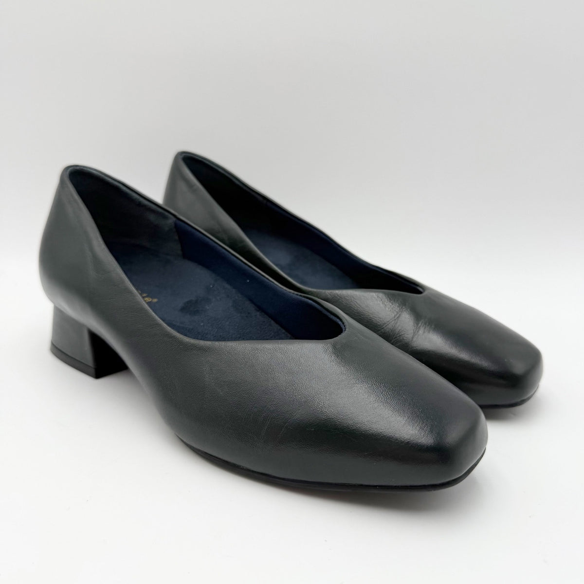 David Tate Womens Freedom Pumps Size 6.5 Wide Navy Blue Leather Heels NWOB