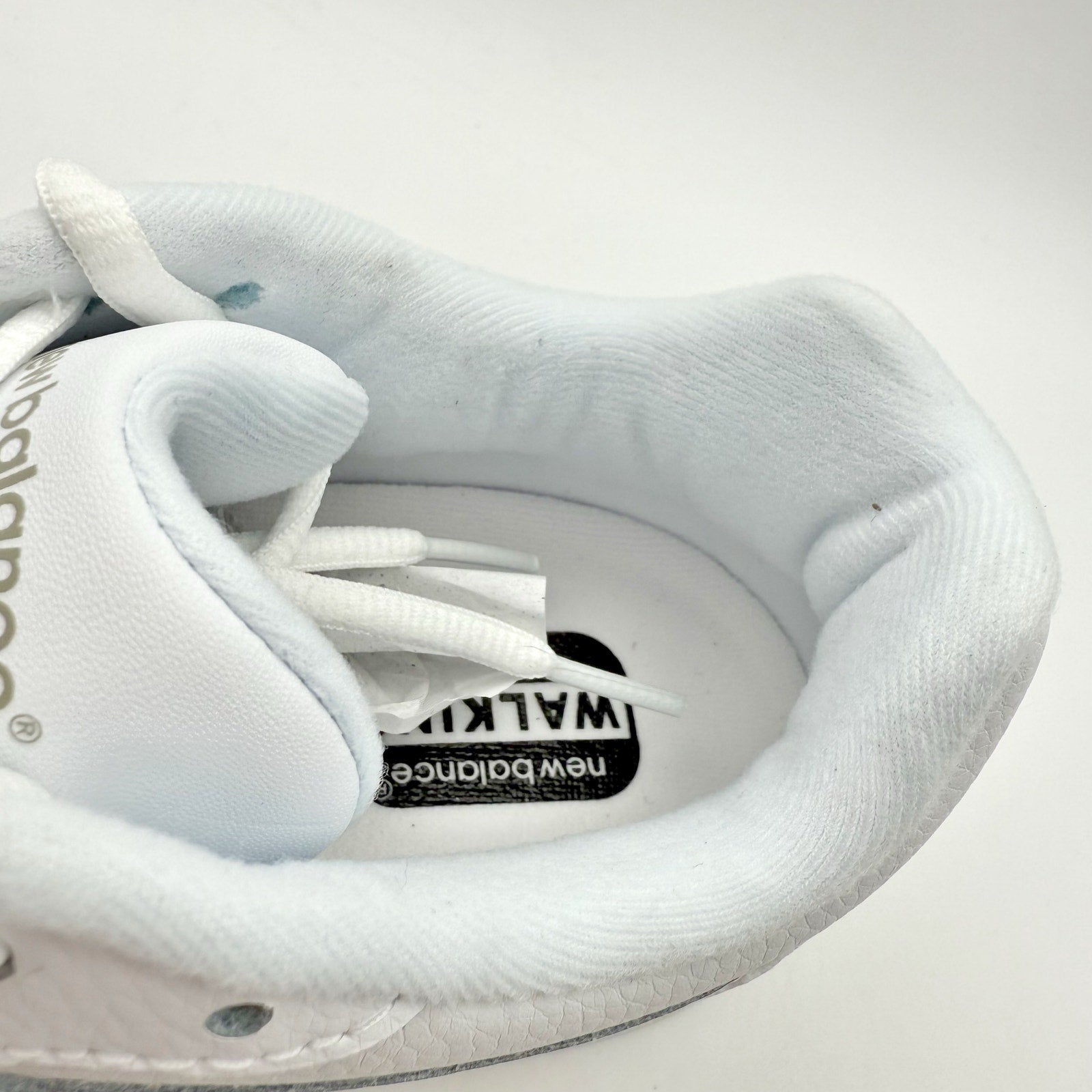 New Balance Womens 577 Walking Sneakers US 7 M White Leather Athletic NWOB