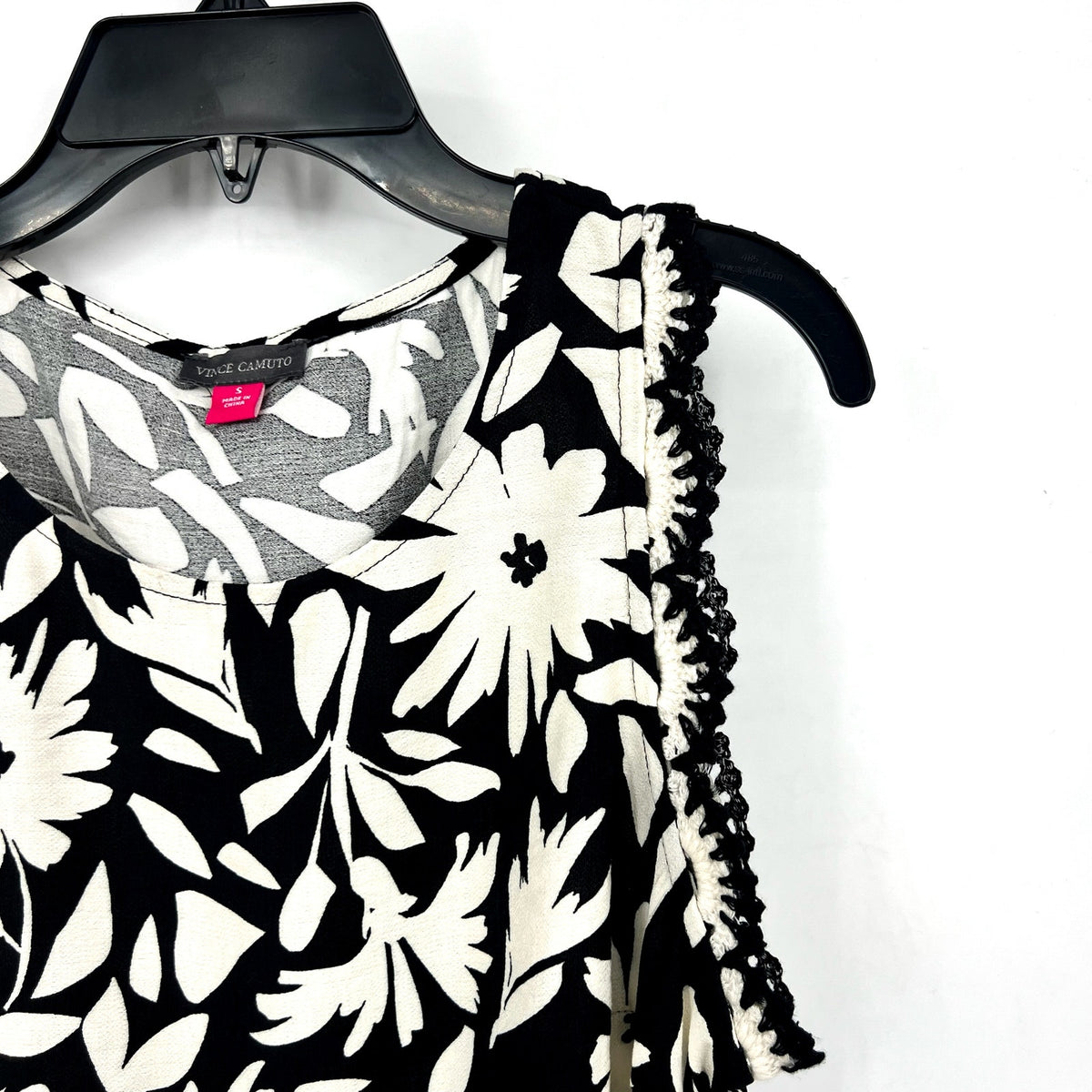 VINCE CAMUTO Women's Floral-Print Top Small Black White Crocheted-Trim NWT