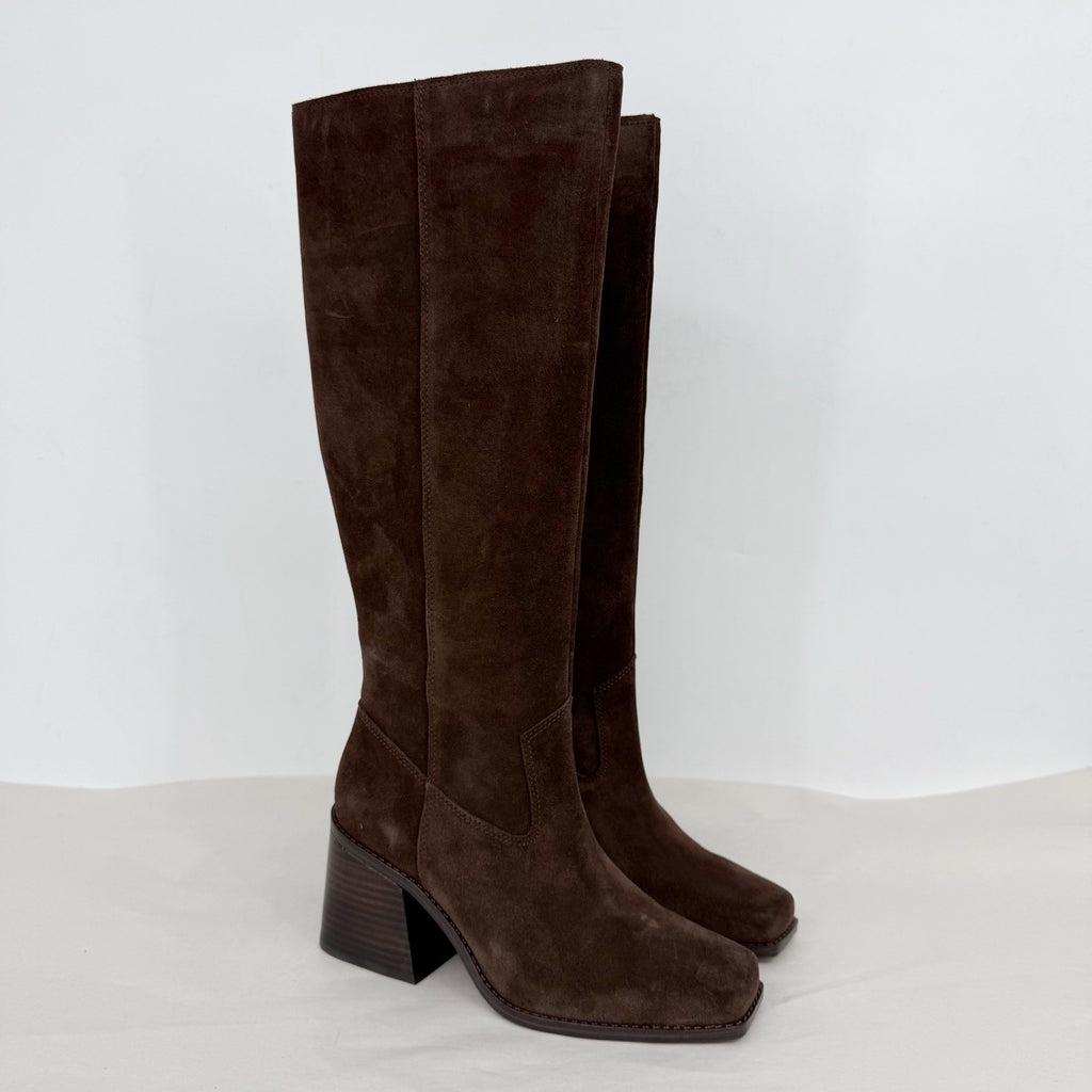 Vince Camuto Womens Sangeti Tall Heeled Boots US 7.5 Brownie Brown Suede NIB