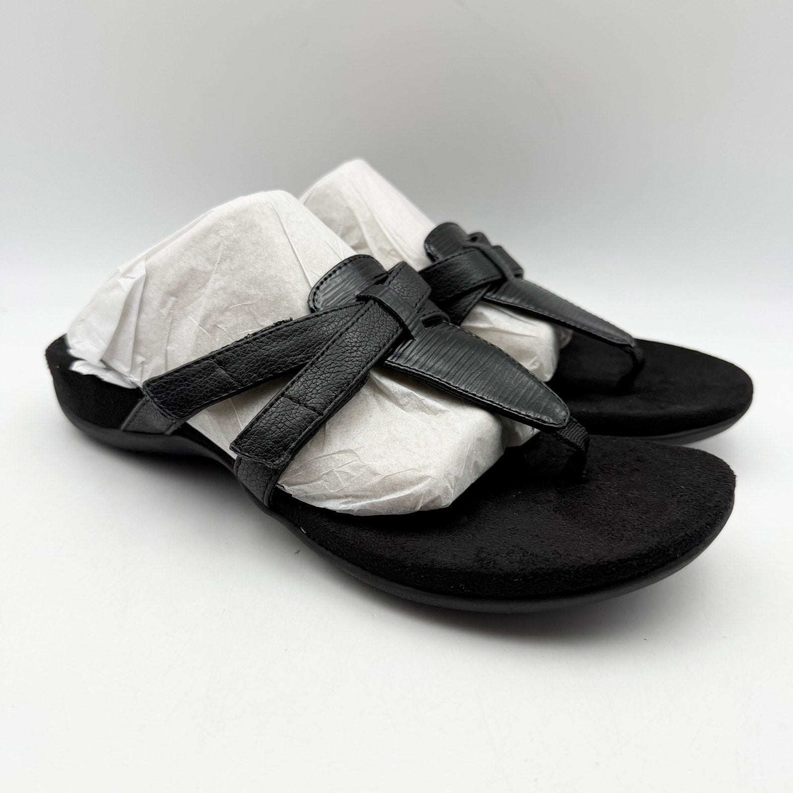 Vionic Womens Karley Thong Sandals US 6 EU 36 Black Leather Slip On NIB