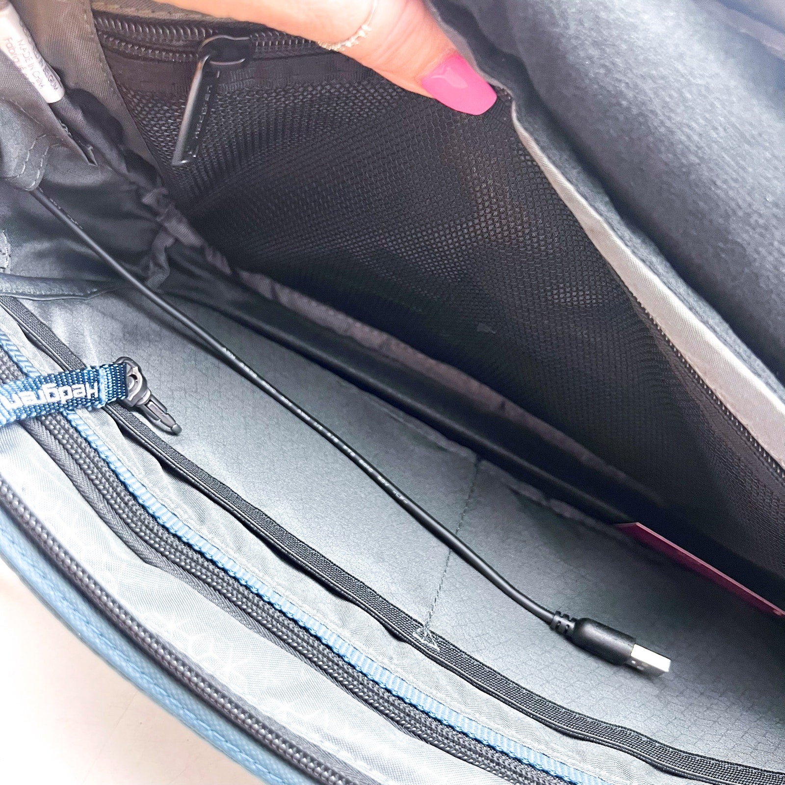 HEDGREN Tube RFID Sling Crossbody Bag Medium City Blue Travel NWOT