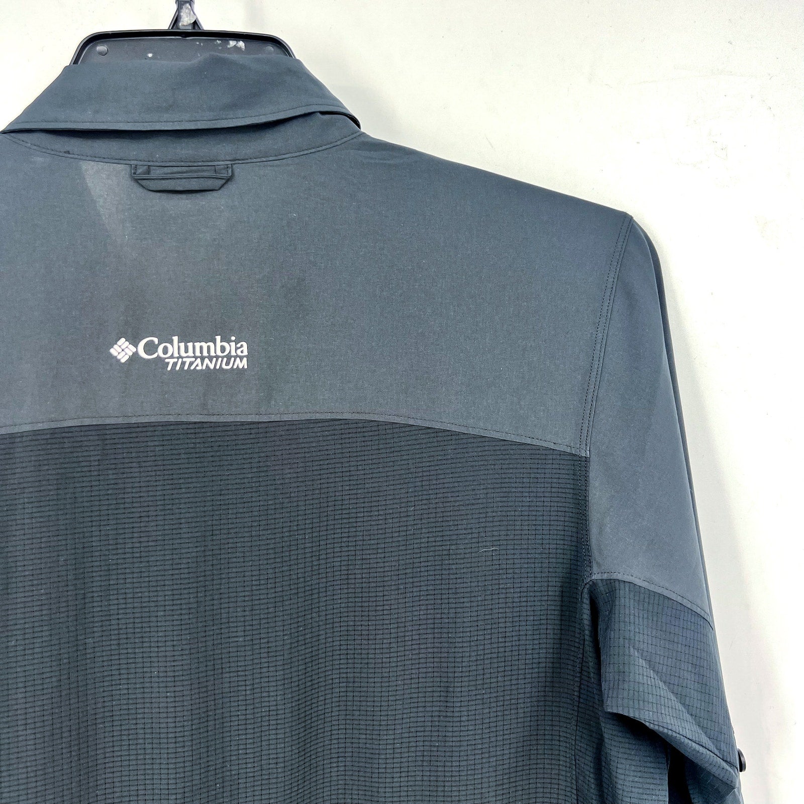 COLUMBIA Men's Cirque River Long Sleeve Shirt Medium Black Vented Woven NWT