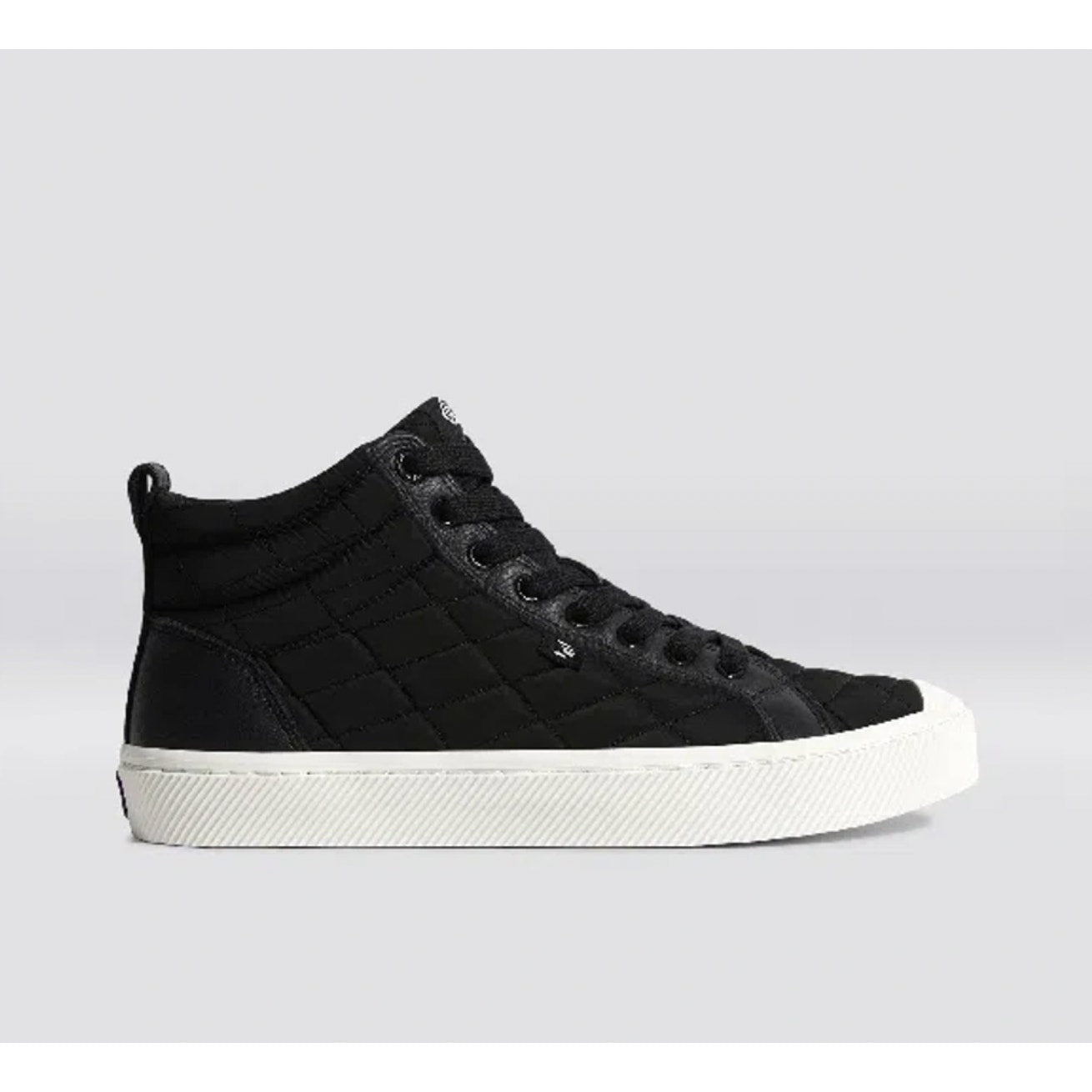 Cariuma Womens OCA High Sneakers Size 8 EU 9 Black Quilted Premium Leather NIB