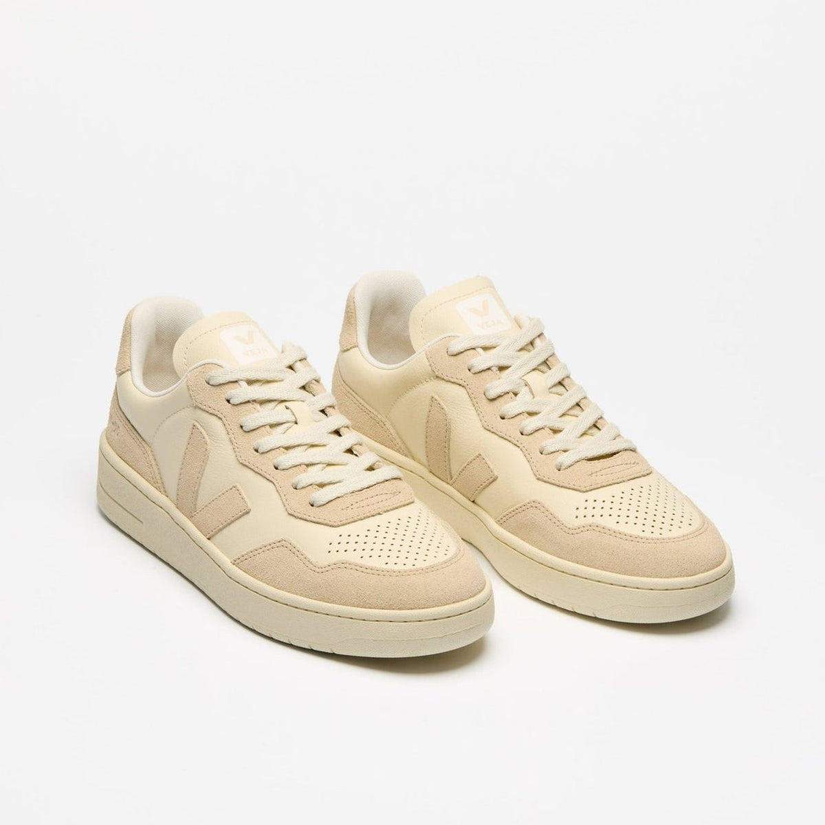 Veja Womens V-90 O.T. Leather Sneakers Size 4 EU 35 Cashew Oat Cream Beige NIB