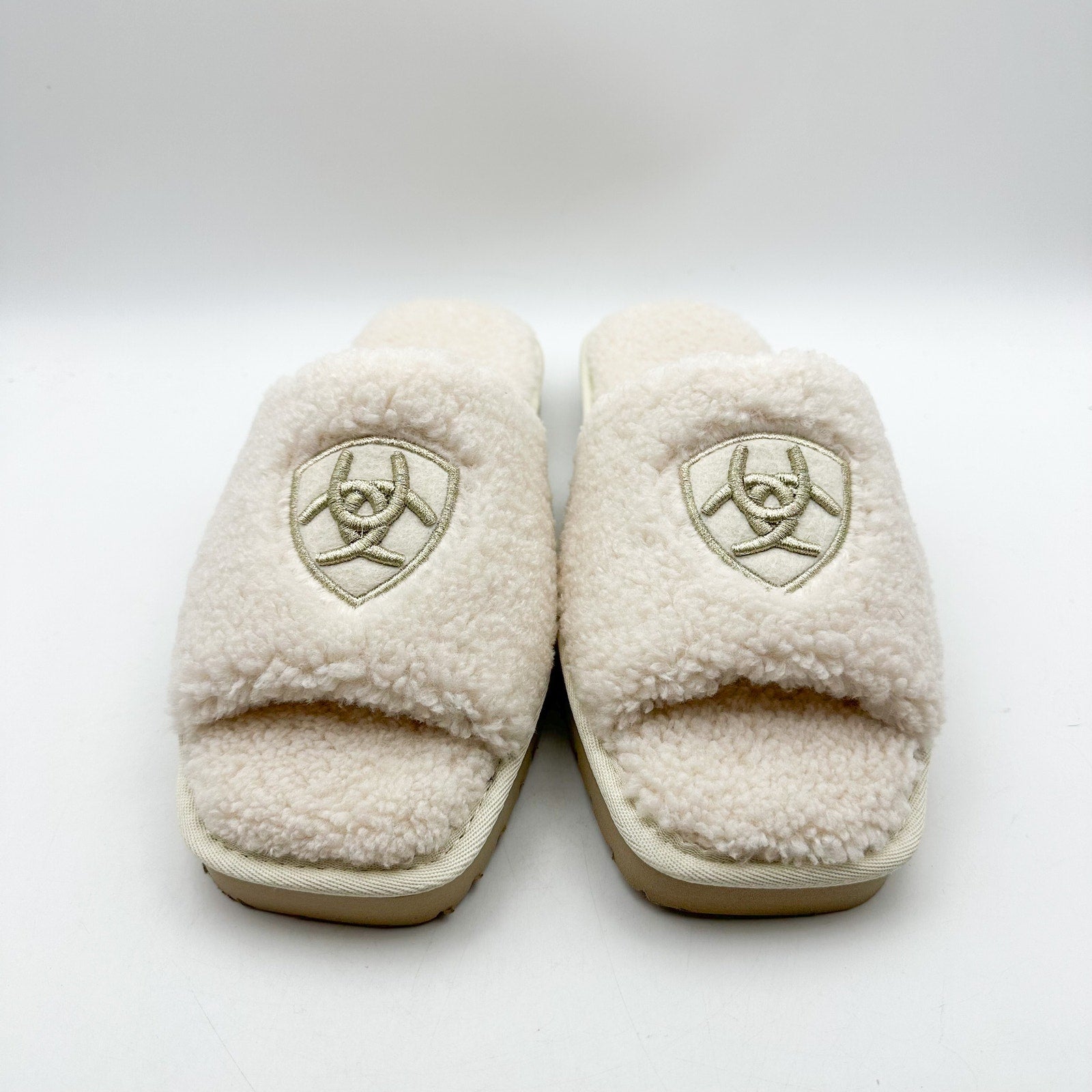 ARIAT Womens Cozy Chic Fuzzy Slippers Size 11 Cream Slide Sandals NWOB