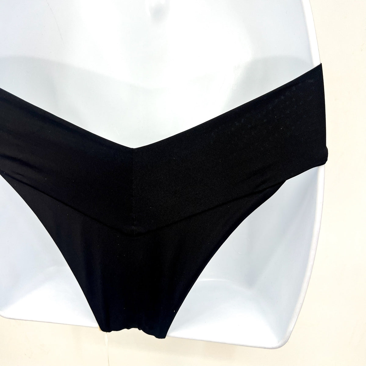 L*SPACE Women's Quinn Classic Bikini Bottom Small Black V Front NWT