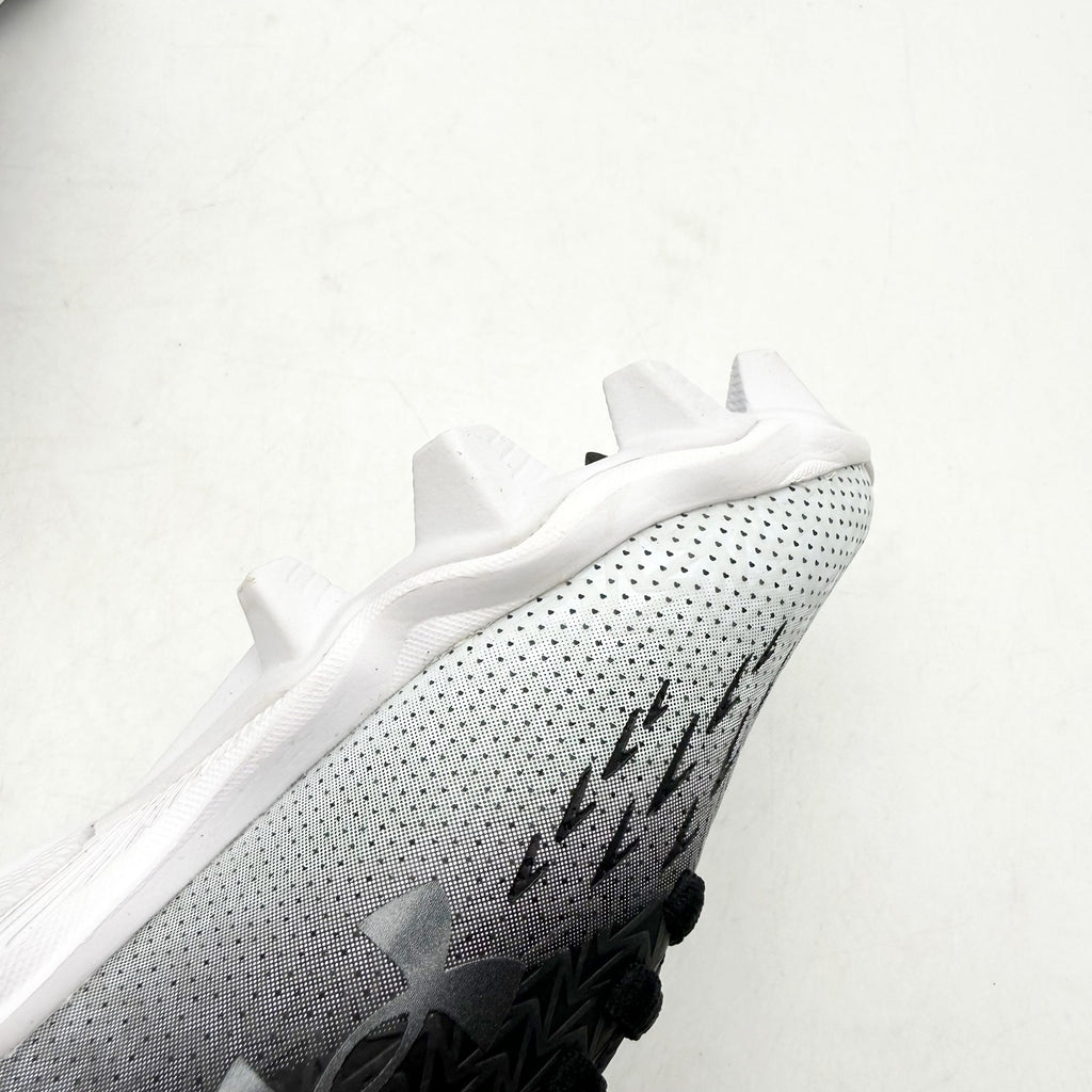 Under Armour Boys 10 Spotlight Franchise RM 4.0 Football Cleats Black White NIB