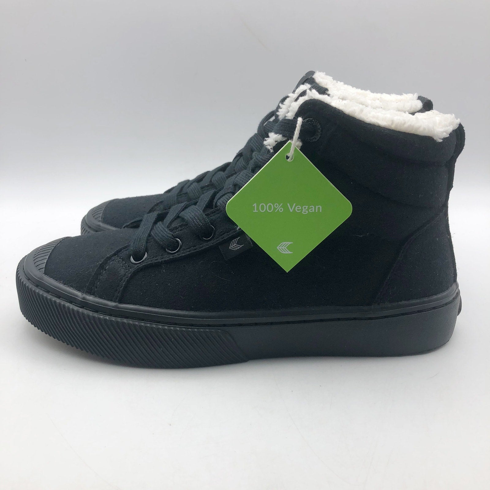 Cariuma Womens OCA Therma High Sneakers Size 6 Black Water Repllent Suede NIB
