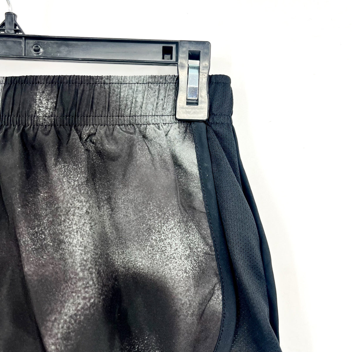 NIKE Women's Tempo Running Shorts XS Black Gray Gradient Printed Liner NWT