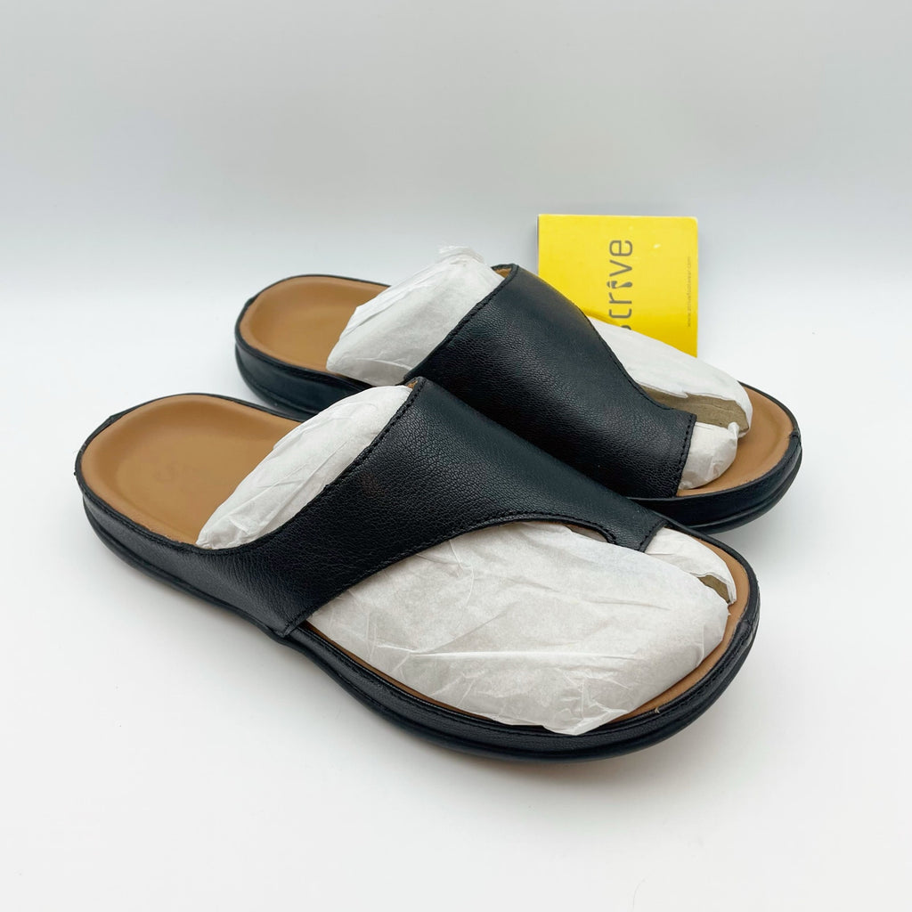 Strive Womens Capri II Thong Sandals US 6 EU 36 Black Leather NIB