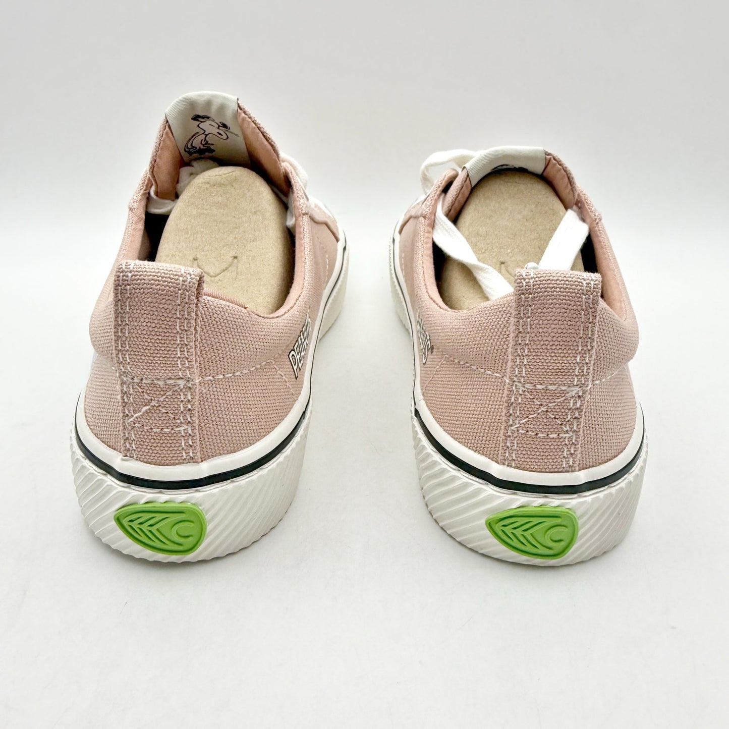 Cariuma Womens OCA Peanuts Snoopy Low Skate Sneaker US 5 M EU 35 Pink Canvas NIB
