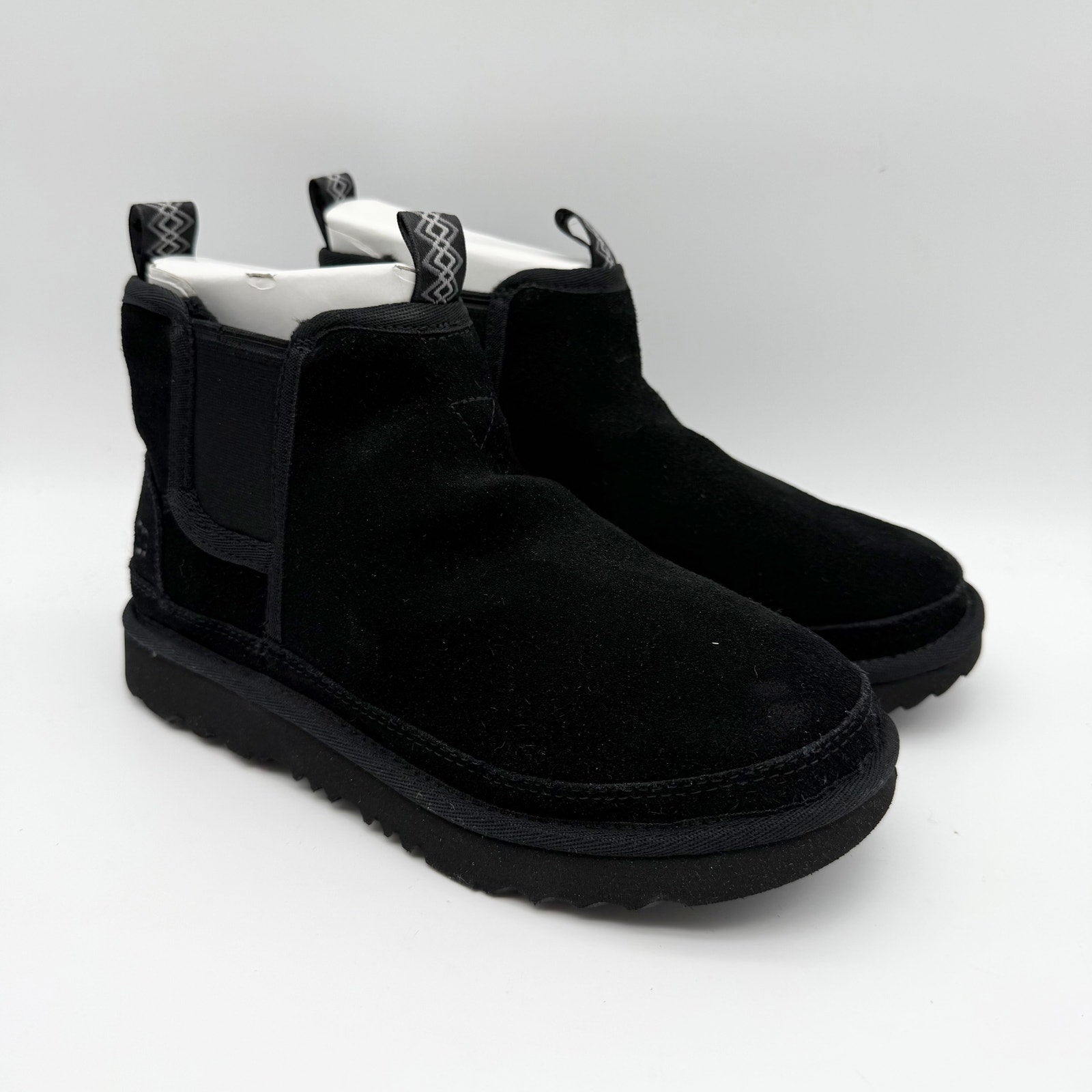 UGG Kids Neumel Chelsea Boots US 2 EU 33.5 Black Cow Suede NIB