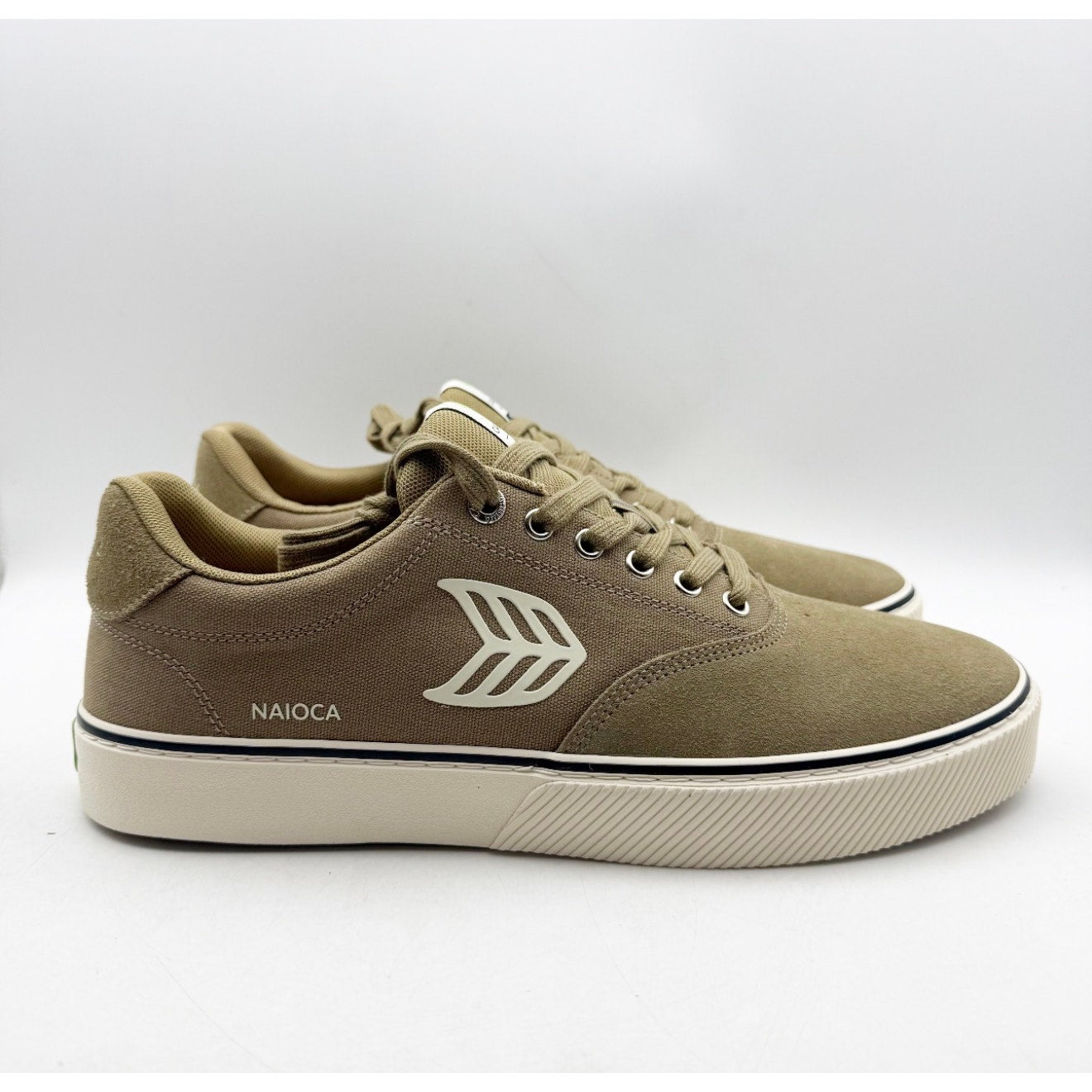 Cariuma Mens Naioca Pro Skate Low Sneakers US 12 Brown White Canvas Suede NIB