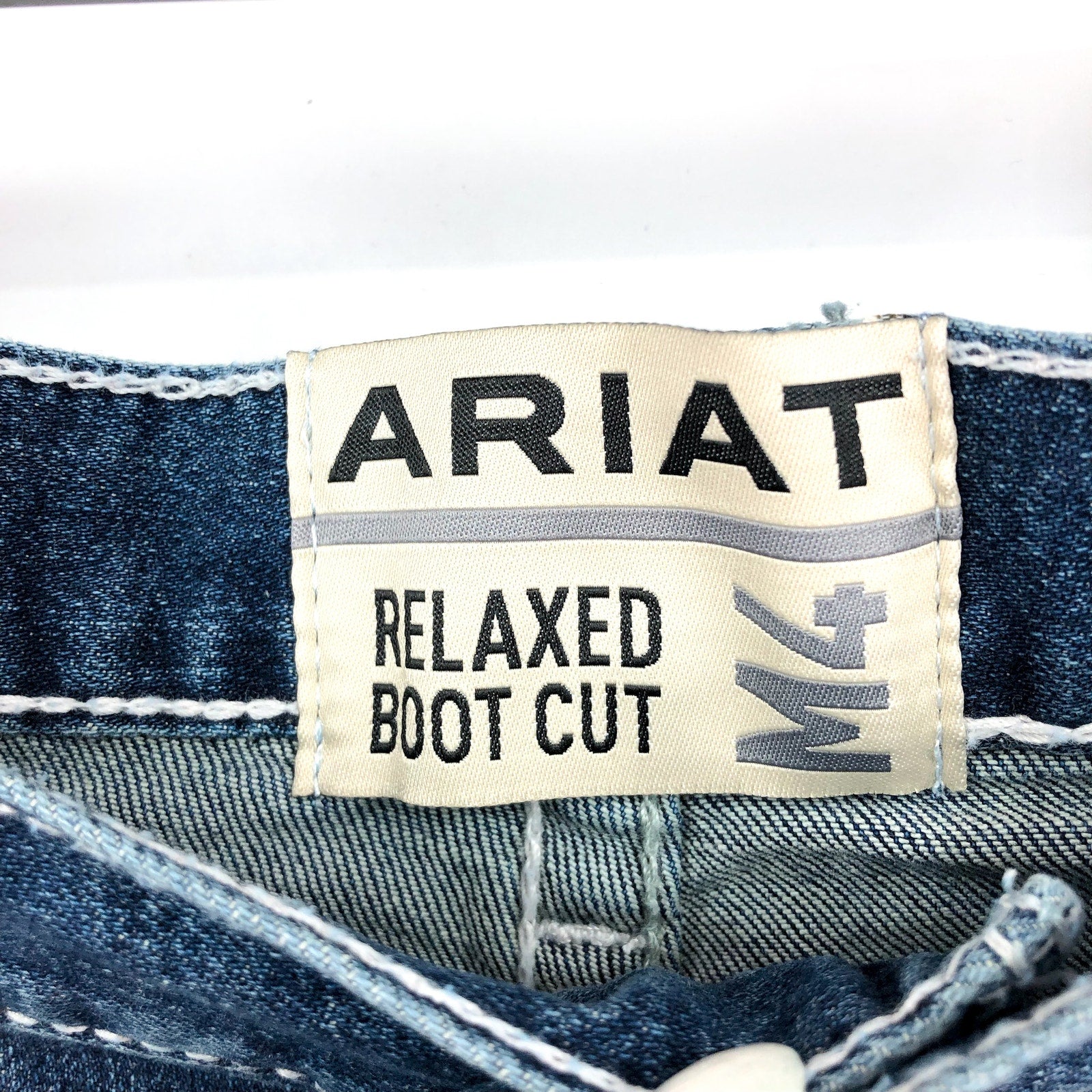 ARIAT Men's M4 Hugo Boot Cut Jeans 38x32 Medium Blue Wash Relaxed Fit NWT