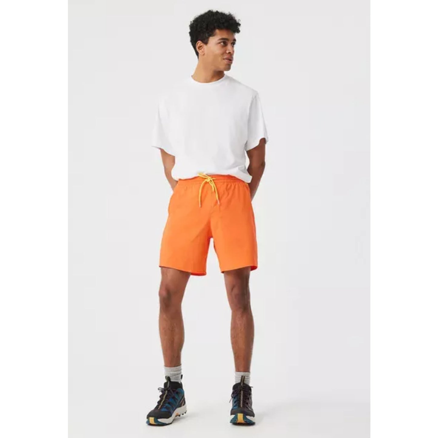 OUTDOOR VOICES Mens SolarCool 7" Beach Shorts Hibiscus Orange LARGE