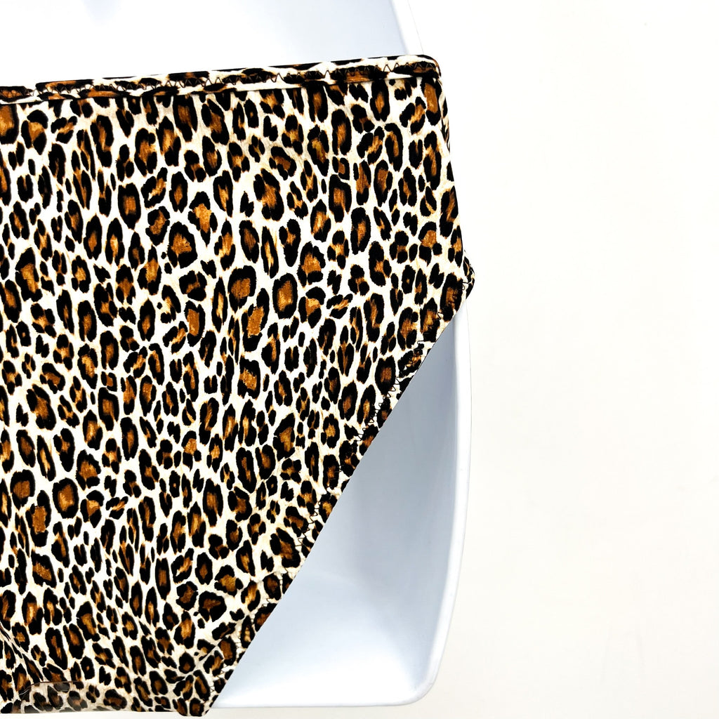 TOMMY BAHAMA Lily Cat Reversible Hipster Bikini Bottoms Medium Black Printed NWT