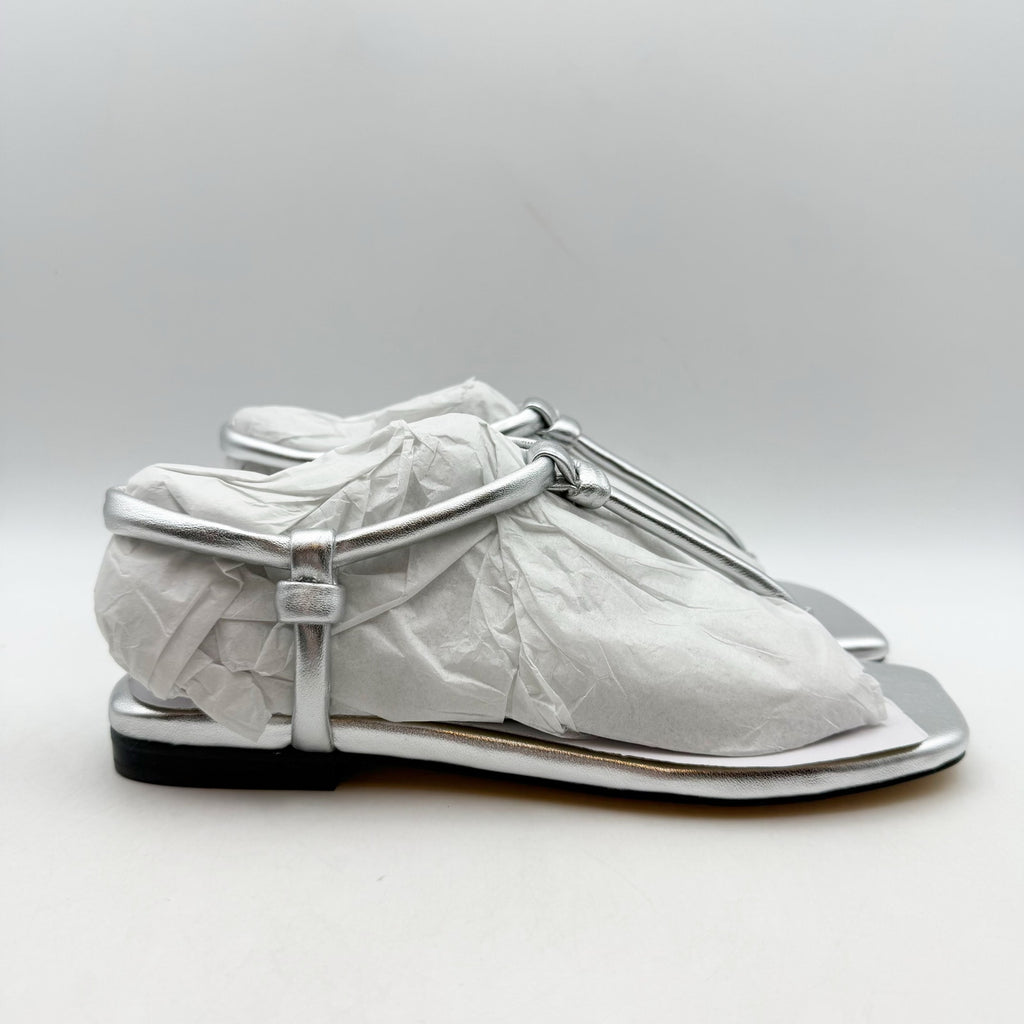 Marc Fisher Womens LTD Maycee Flat Sandals US 6.5 M Silver Leather Thongs NIB