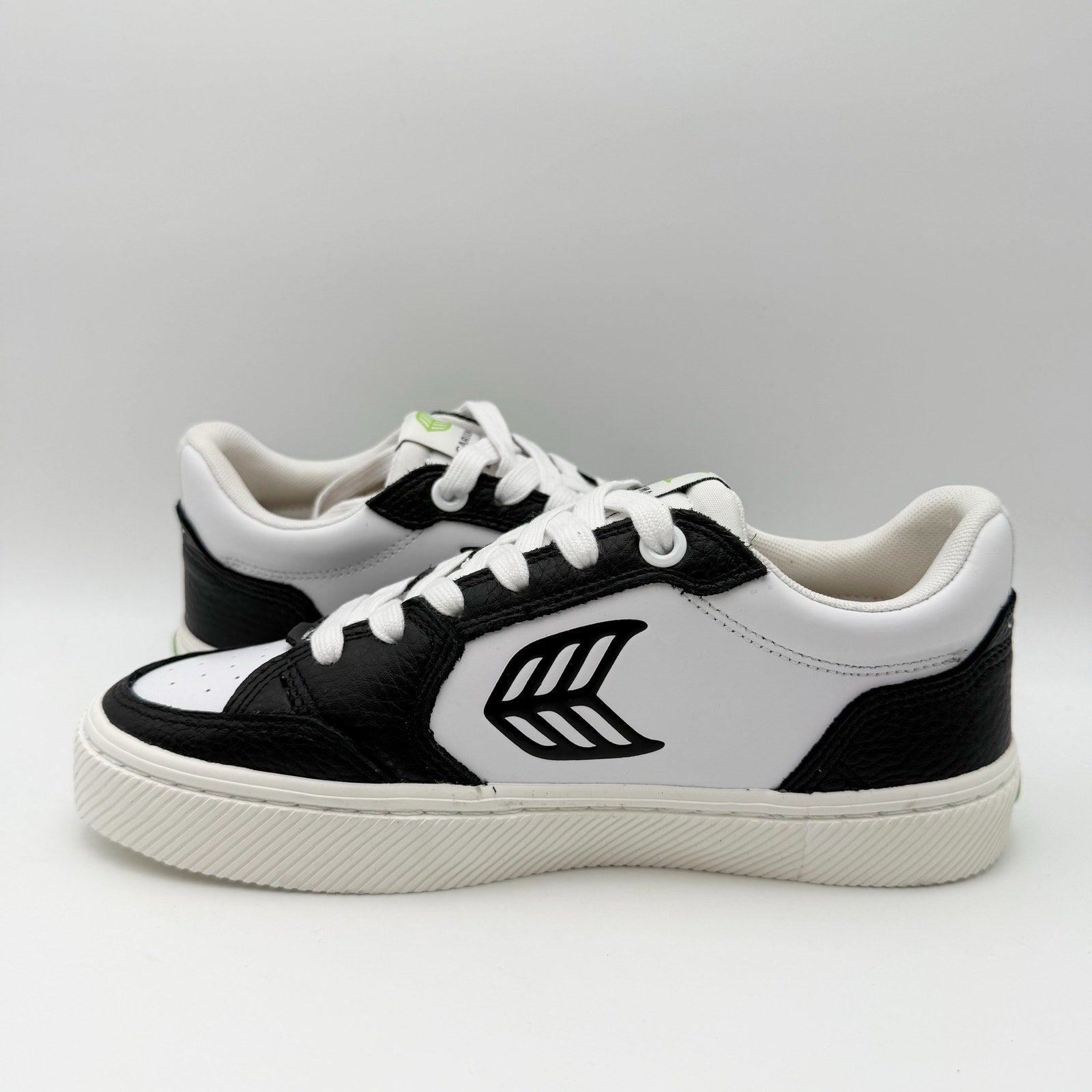 CARIUMA Womens Vallely Low Top Sneakers Size 7 Black White Leather NIB