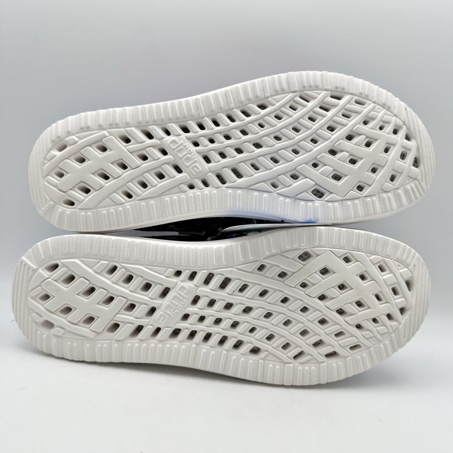 Hey Dude Mens Wally Slip-On Casual Shoe US 9 EU 42 Fish Camo Red Blue NIB